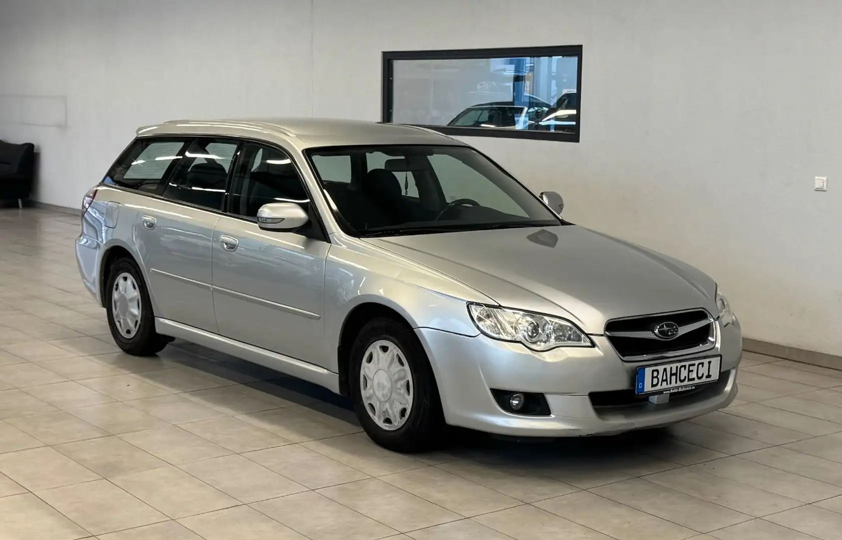 Subaru Legacy 2.0i Automatik*Allrad*SHZ*AHK*Temp*TÜVNEU Argent - 1