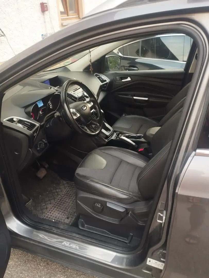 Ford Kuga 2.0 TDCi 4x4 Aut. Titanium - 2