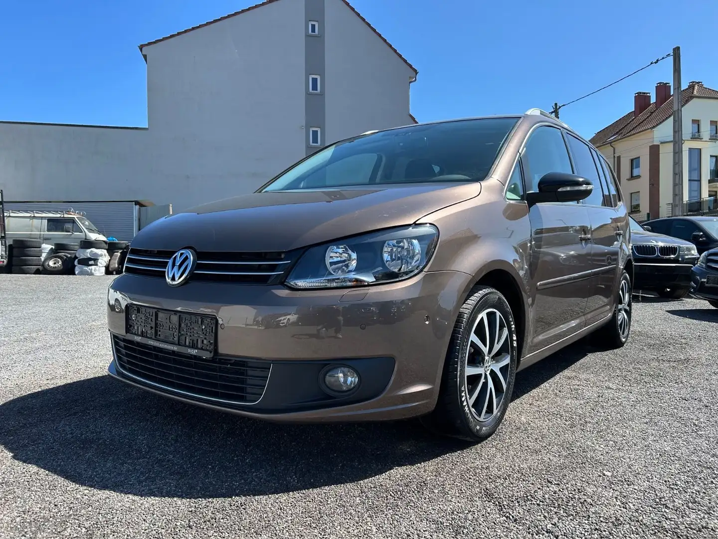 Volkswagen Touran STYLE BMT DSG + 7 SITZE + AHK + SHZ +TEMP Braun - 1