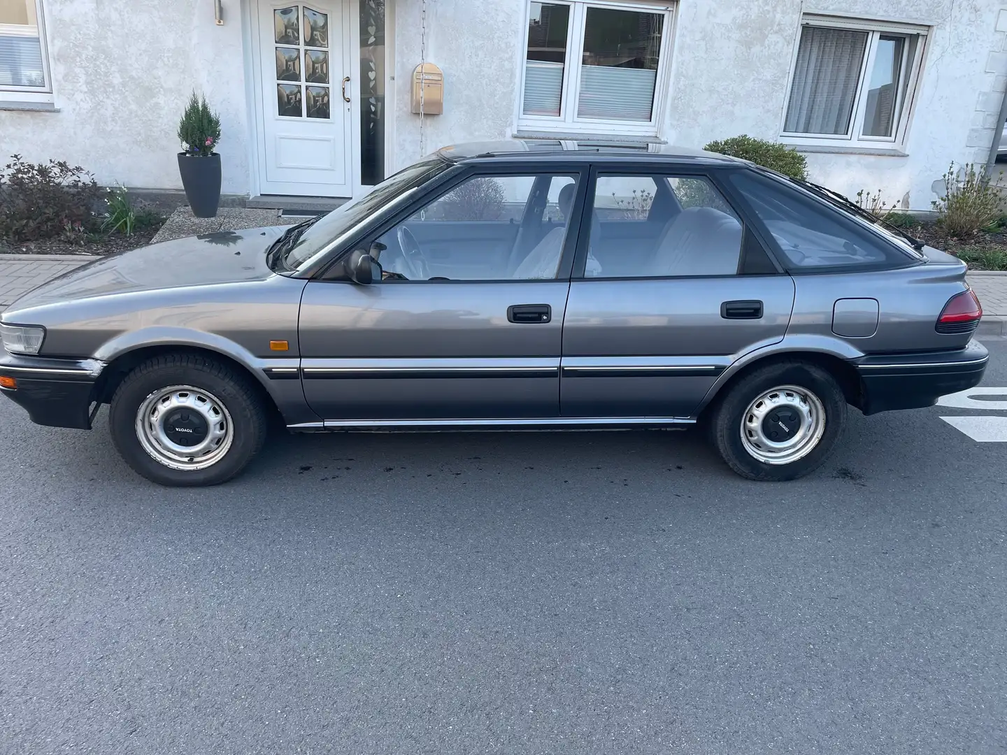 Toyota Corolla 1.3 XL aus erstet hand, tüv neu Grau - 1
