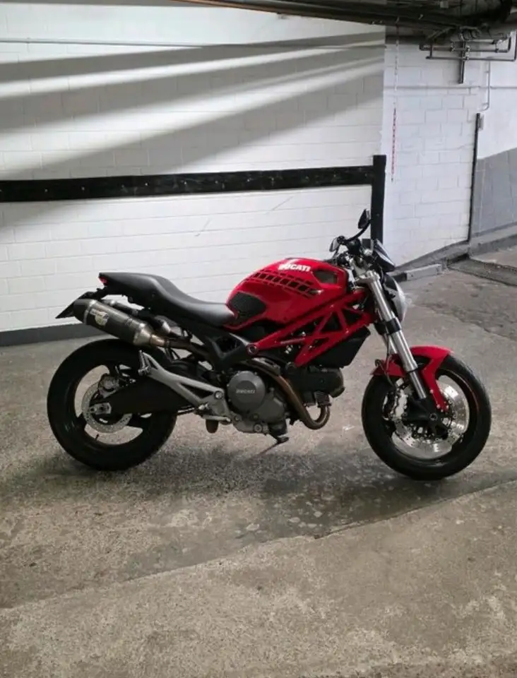 Ducati Monster 696