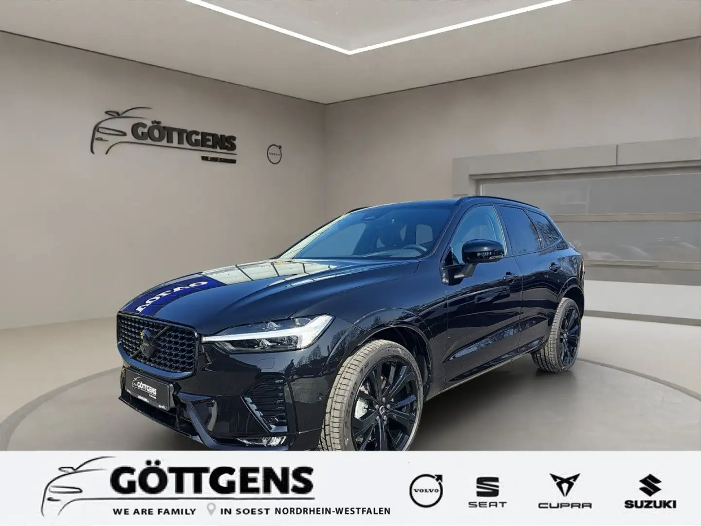 Volvo XC60 B5 AWD Black Edition PLUS LUFT 360° PANO AHK Schwarz - 1