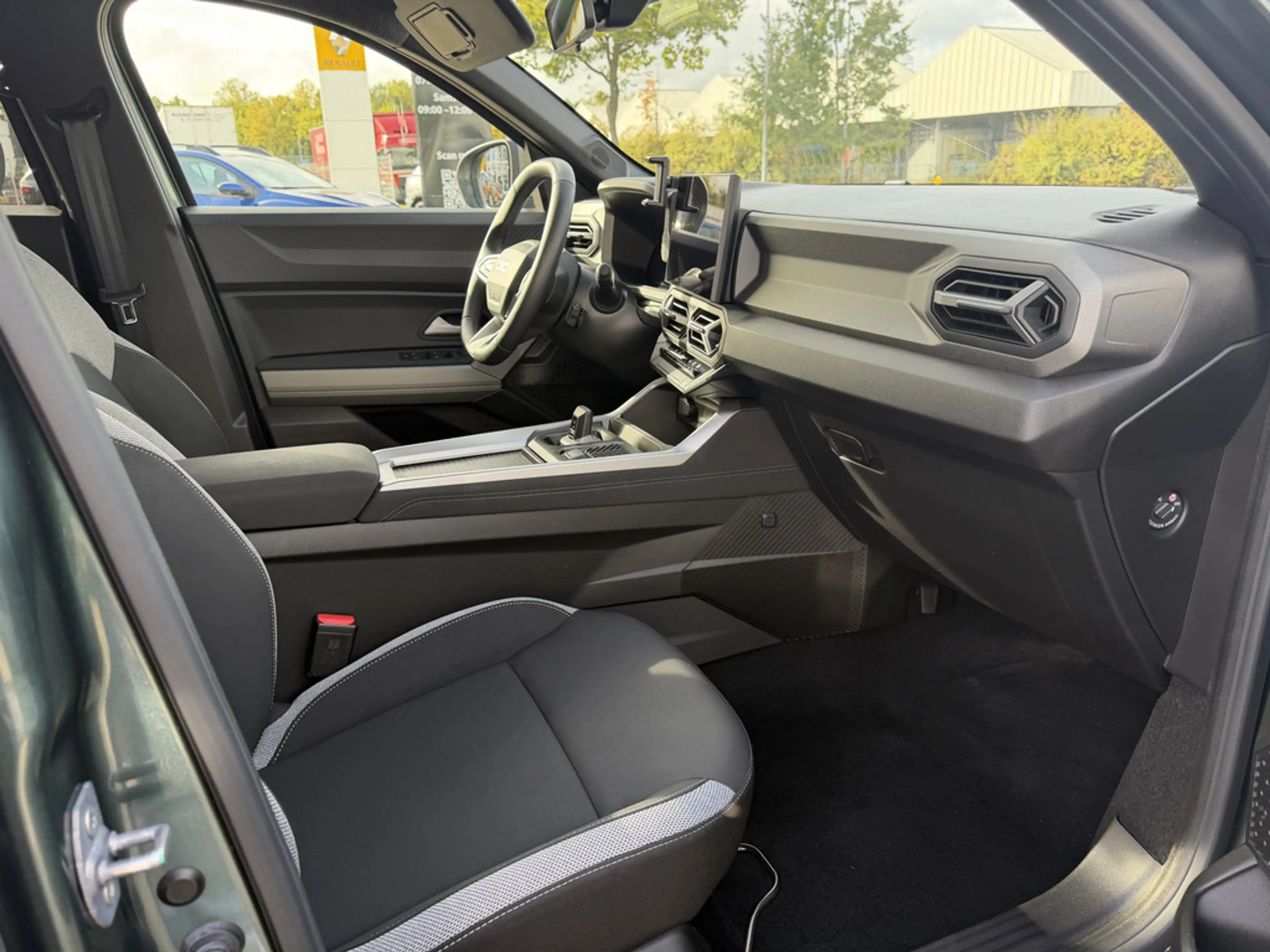 Dacia Bigster 1.8 Hybrid 155 Journey — photo 7