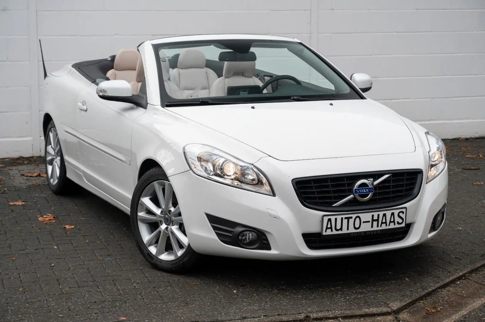 Volvo C70 T5 Geartronic Momentum Blanc - 1