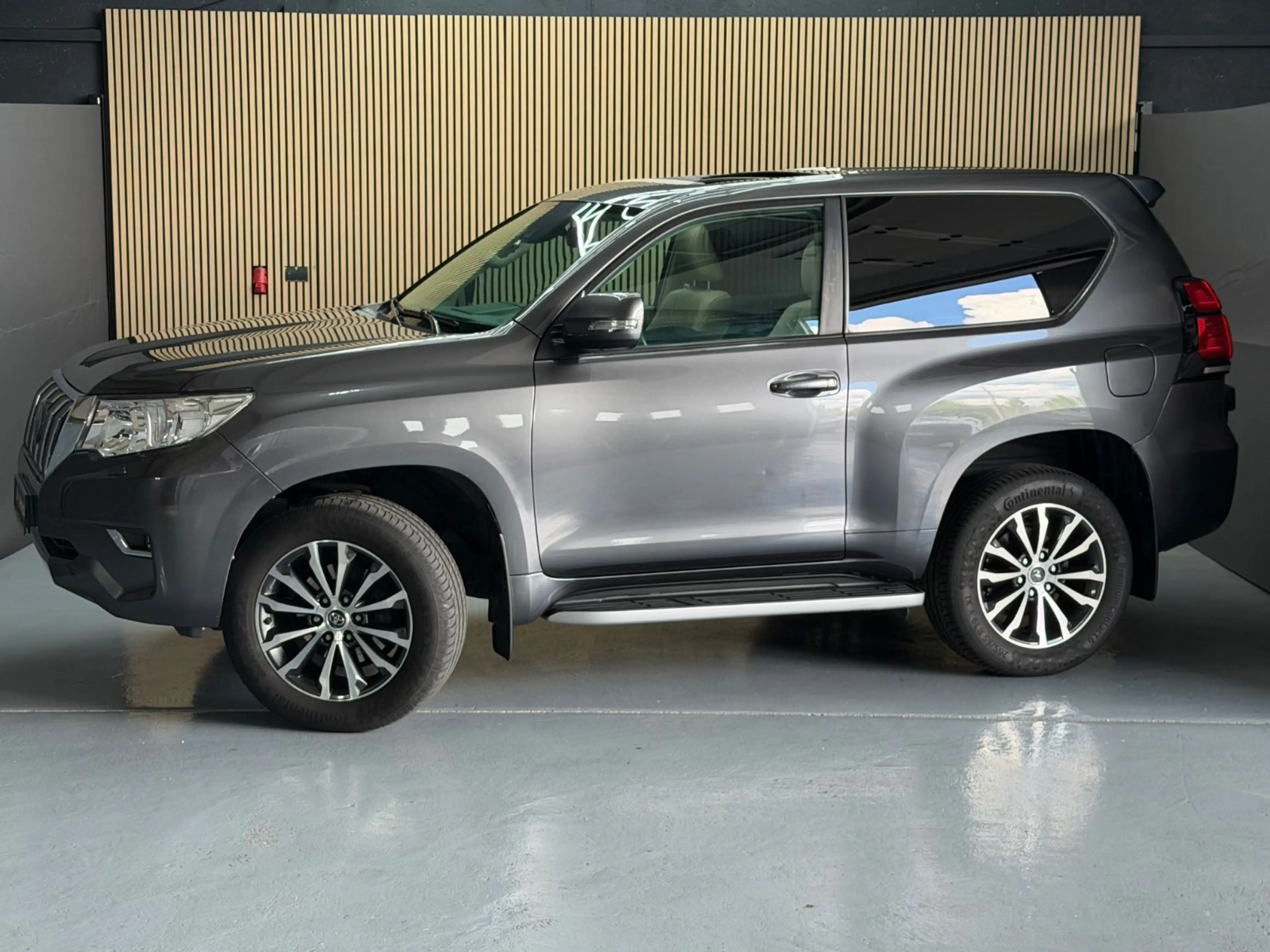 Toyota Land Cruiser 2.8 D-4D Executive Automatik°AHK°