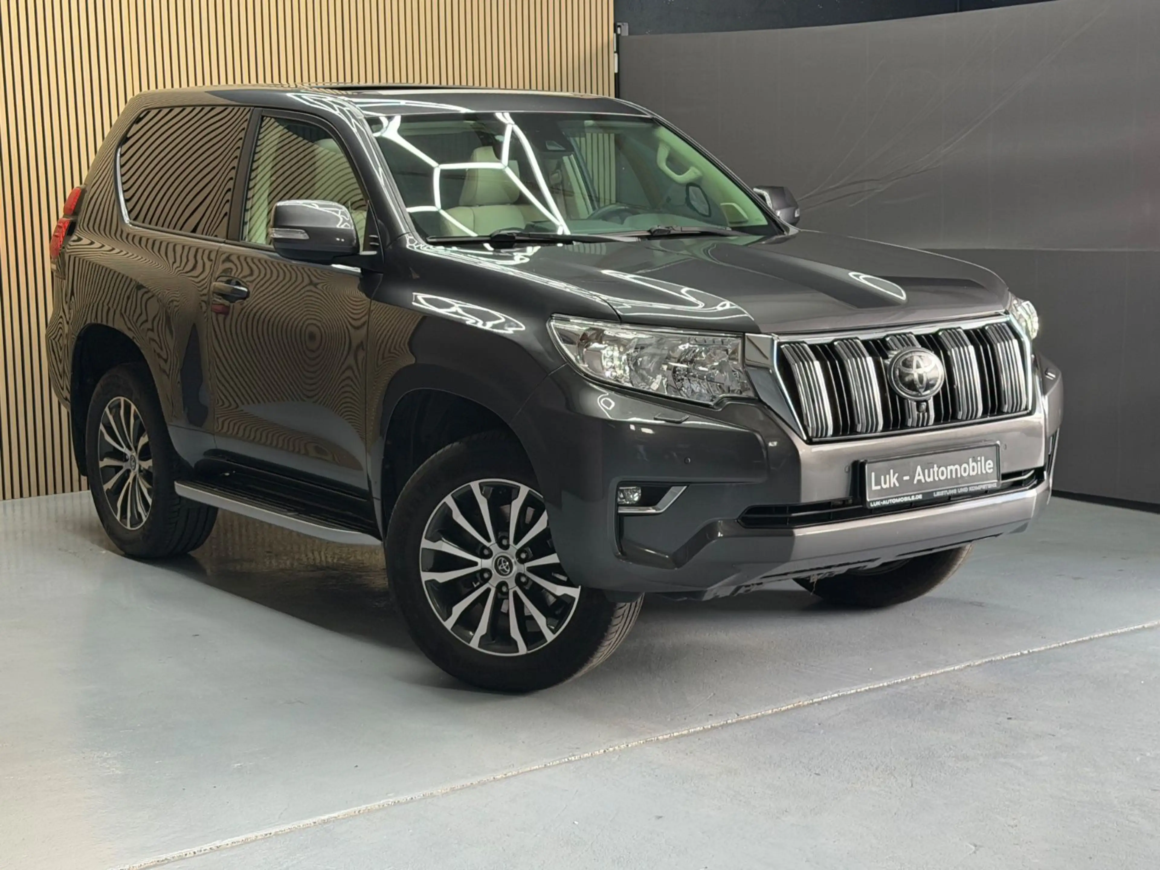Toyota Land Cruiser 2.8 D-4D Executive Automatik°AHK° — photo 3