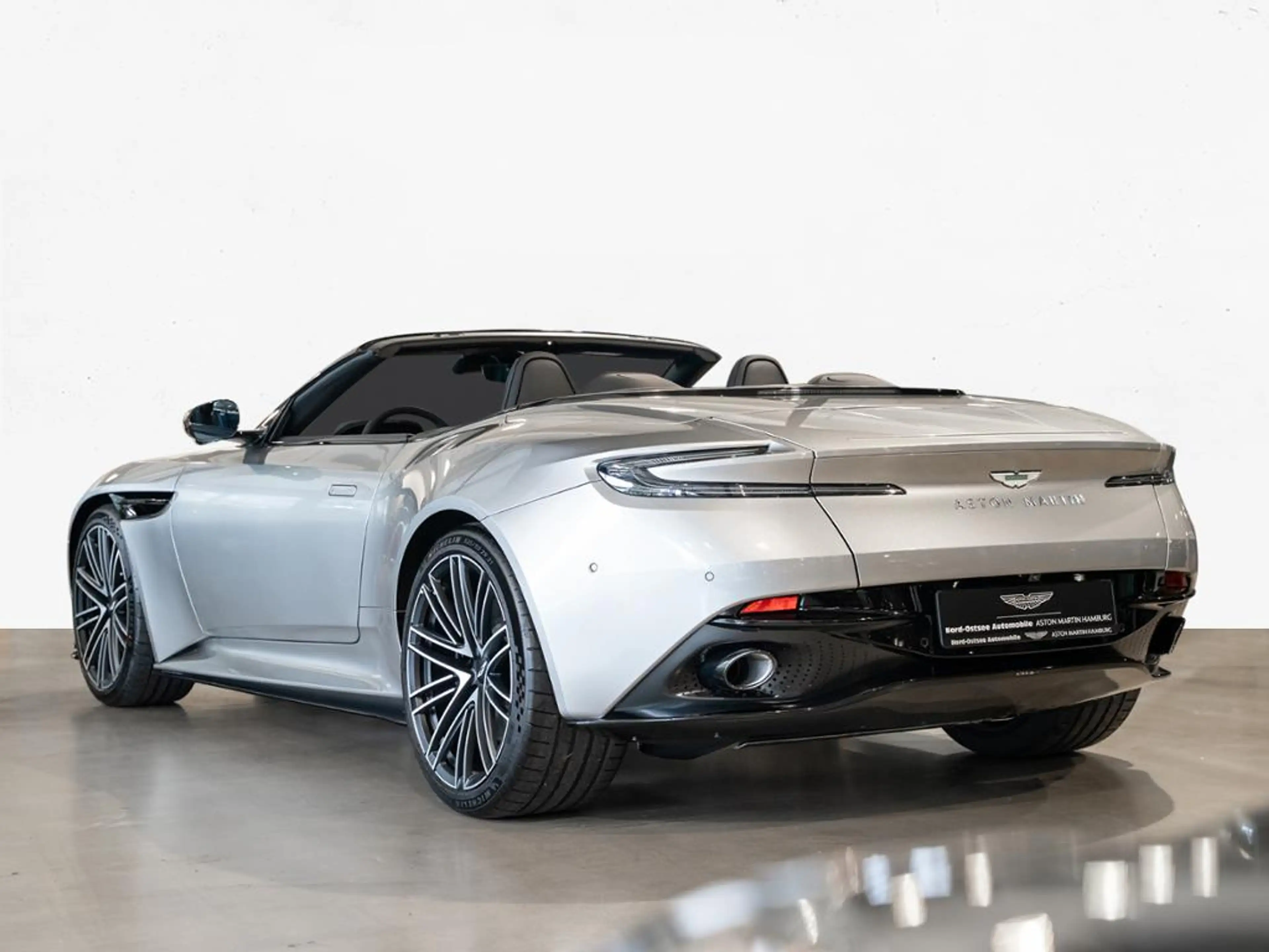 Aston Martin DB12 Volante Aston Martin Hamburg — photo 3