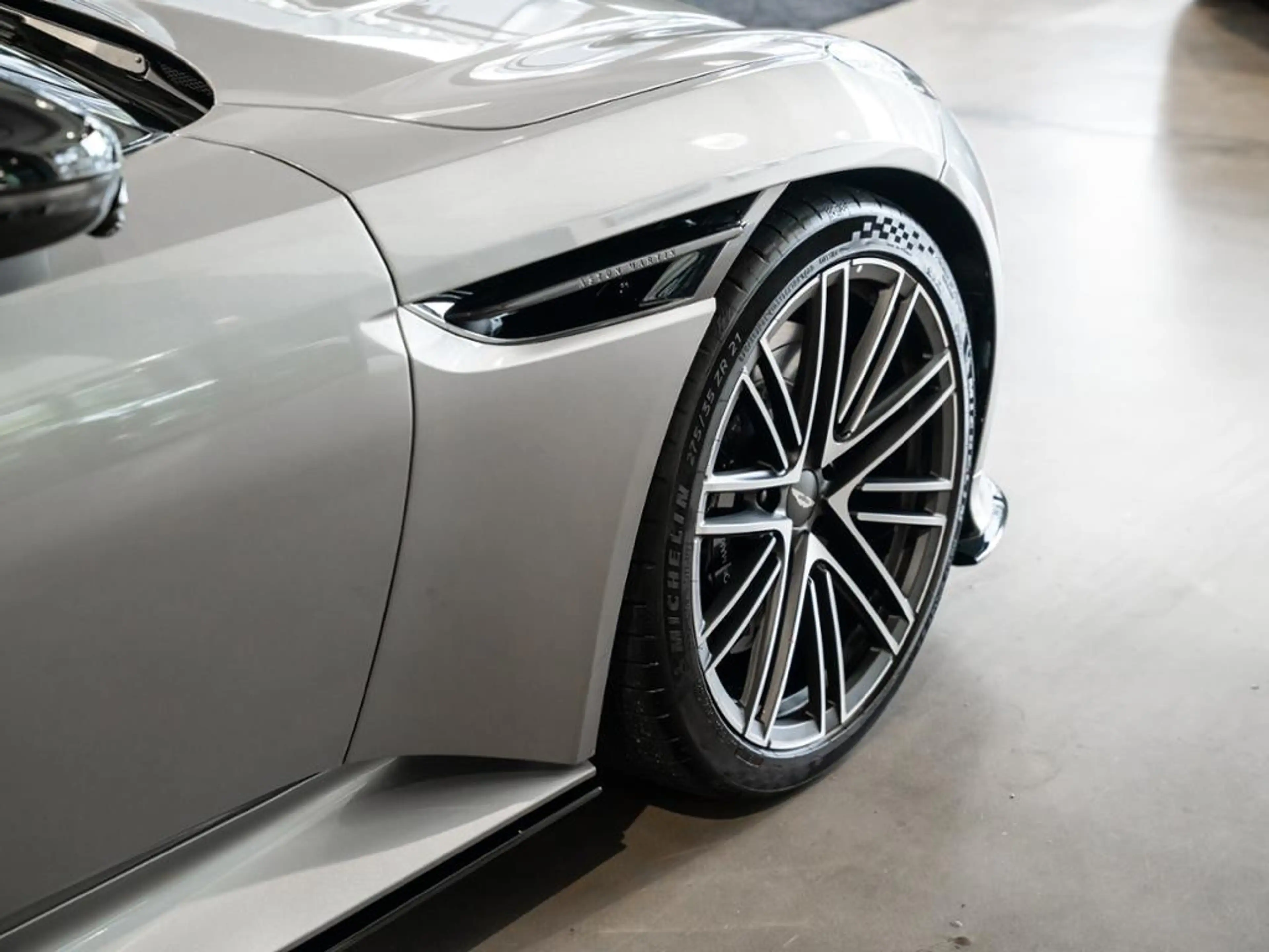 Aston Martin DB12 Volante Aston Martin Hamburg — photo 10