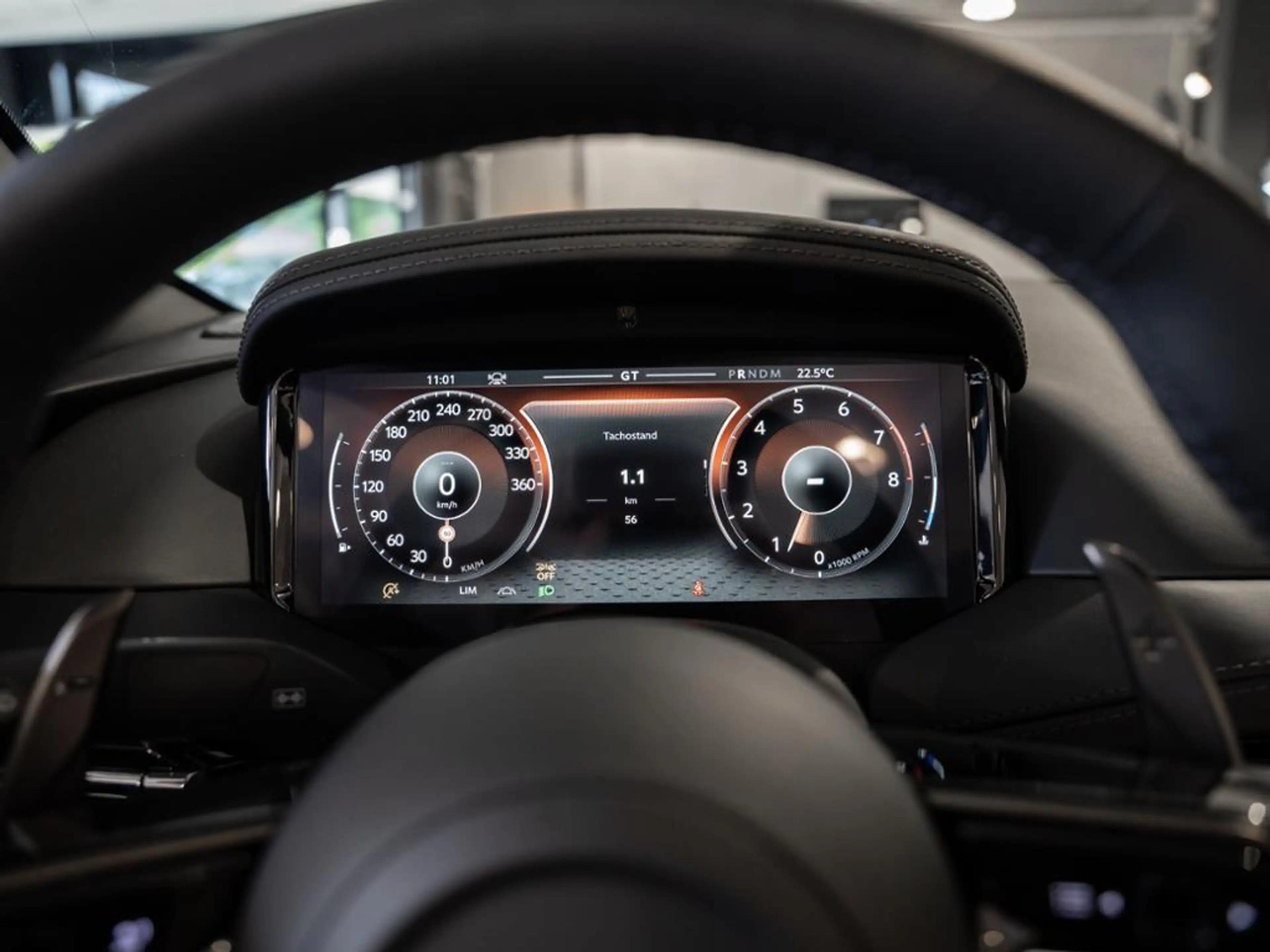 Aston Martin DB12 Volante Aston Martin Hamburg — photo 7