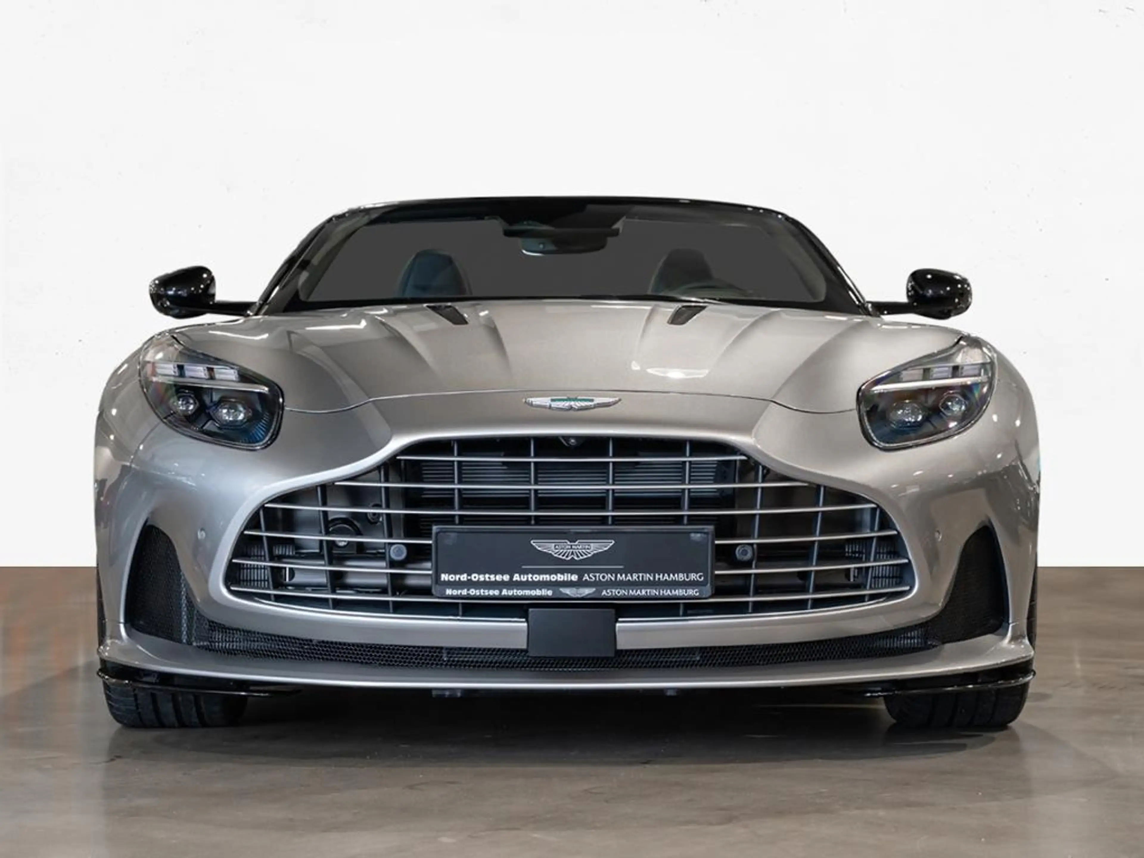 Aston Martin DB12 Volante Aston Martin Hamburg — photo 8