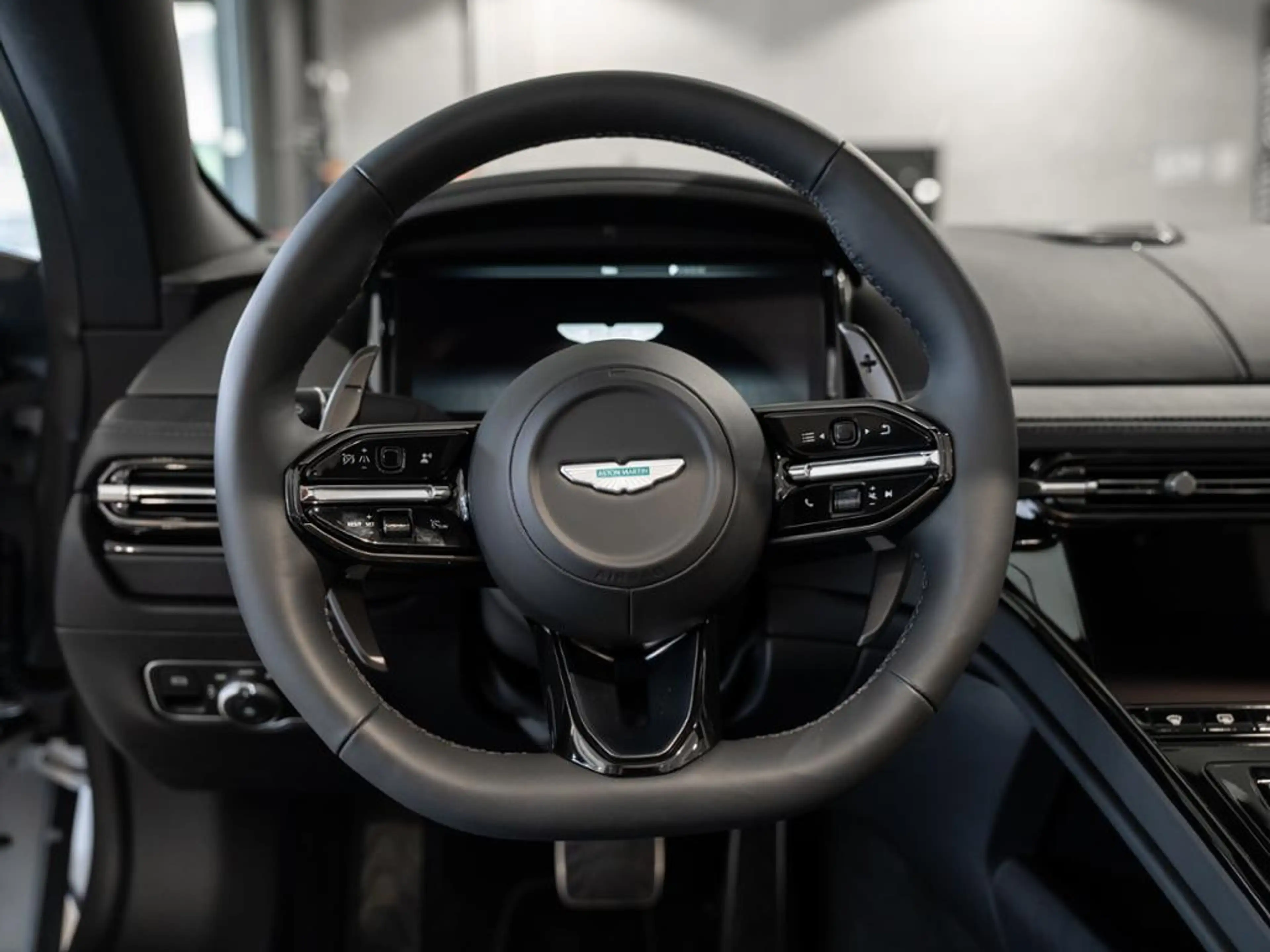 Aston Martin DB12 Volante Aston Martin Hamburg — photo 12