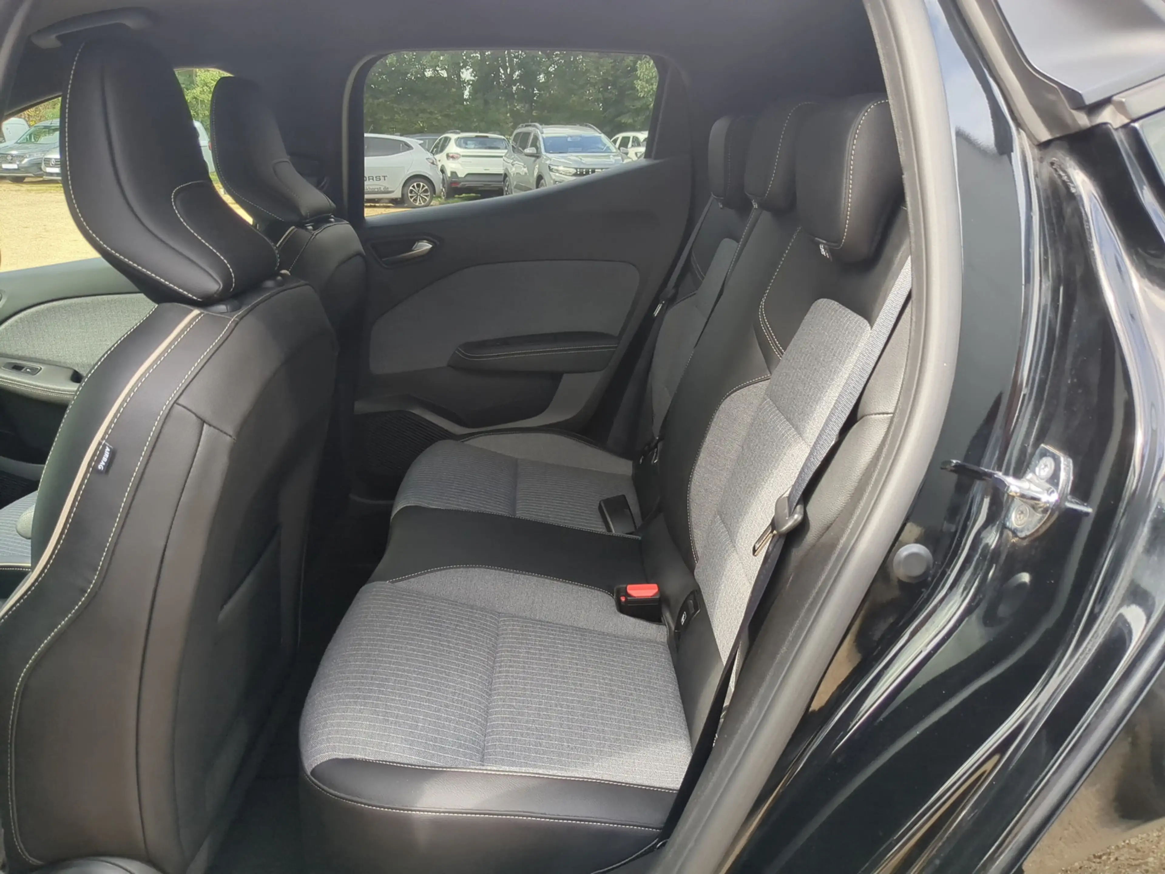 Renault Clio TCe 90 Lutecia SHZ+LKHZ+Navi+RFK — photo 10