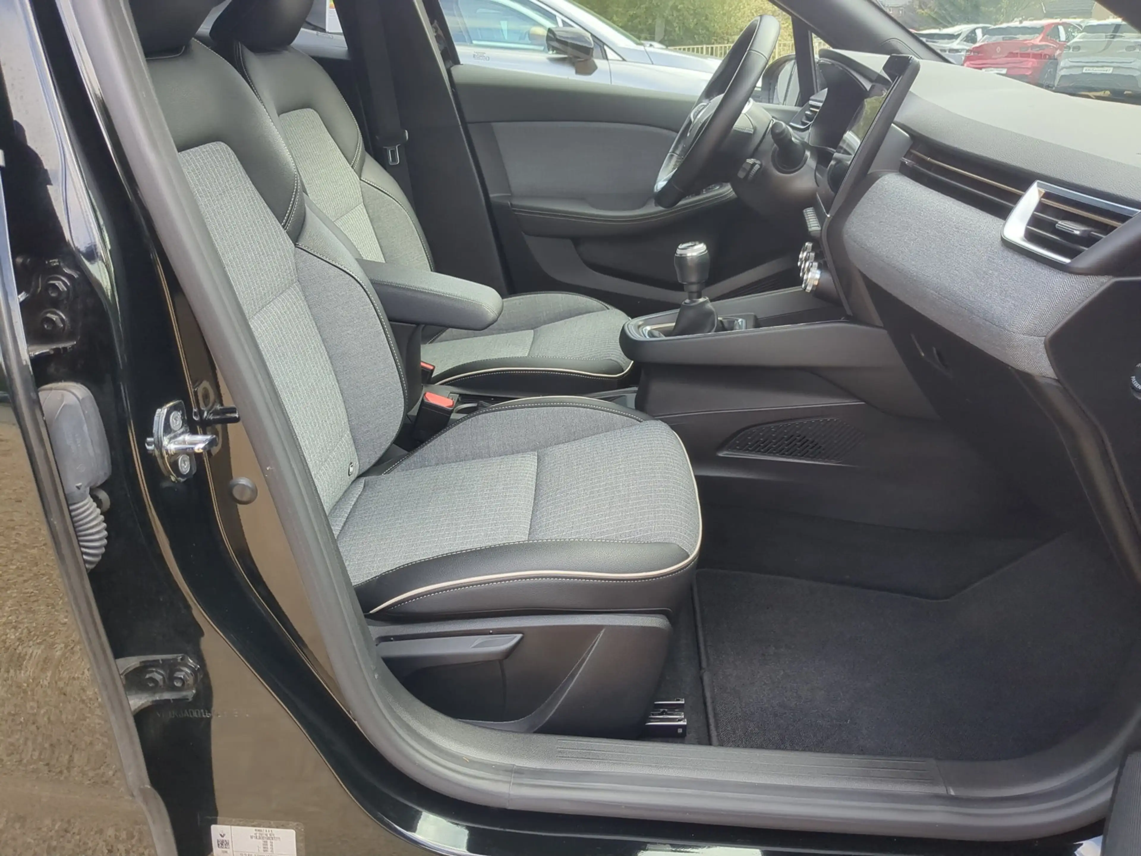 Renault Clio TCe 90 Lutecia SHZ+LKHZ+Navi+RFK — photo 9