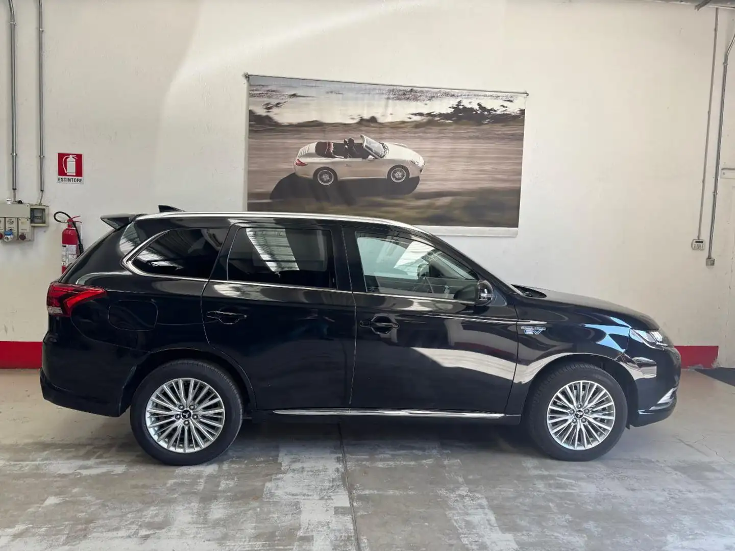 Mitsubishi Outlander 2.4 MIVEC 4WD PHEV Instyle Plus SDA Nero - 2