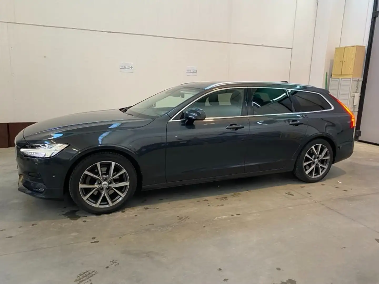 Volvo V90 V90 2017 2.0 d4 Momentum geartronic Šedá - 1