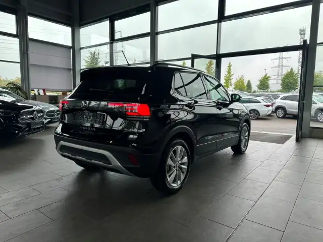 Volkswagen T-Cross view 7