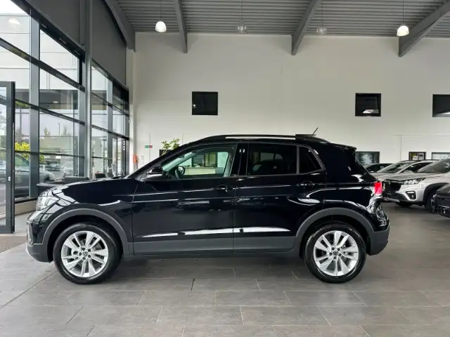 Volkswagen T-Cross view 6