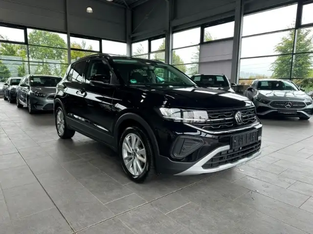 Volkswagen T-Cross view 3