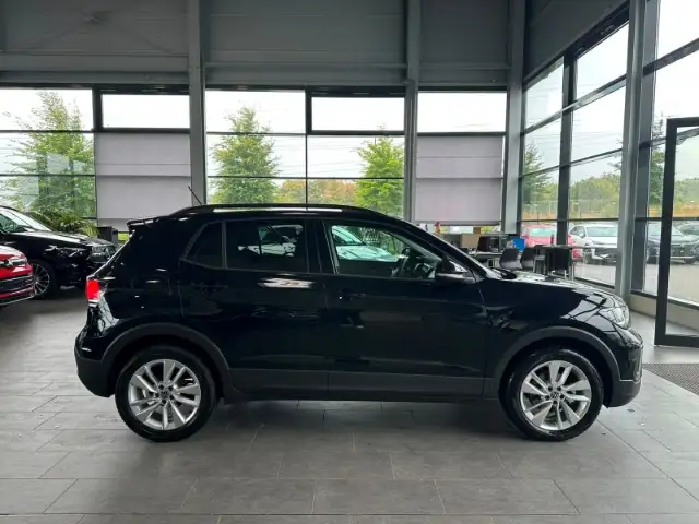 Volkswagen T-Cross view 4