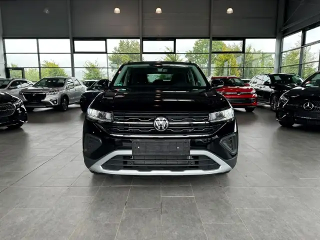 Volkswagen T-Cross view 2