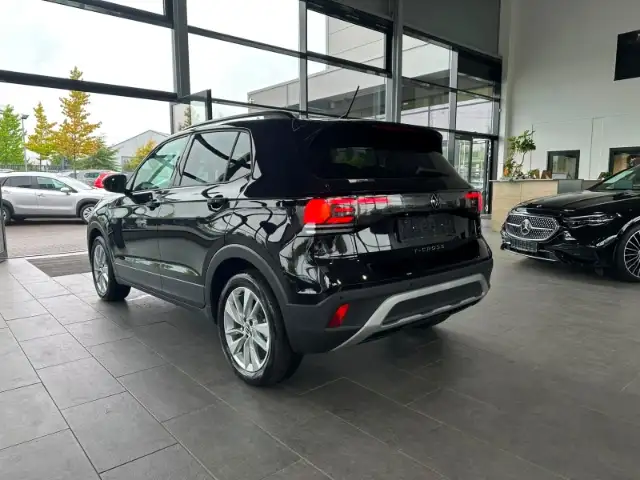 Volkswagen T-Cross view 5