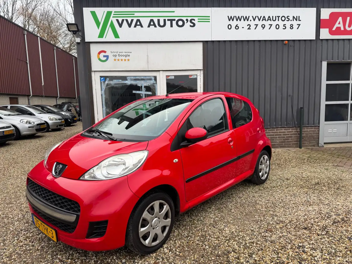 Peugeot 107 1.0 met elektr ramen, 5 deurs, aux, APK 06-2026! Rojo - 1