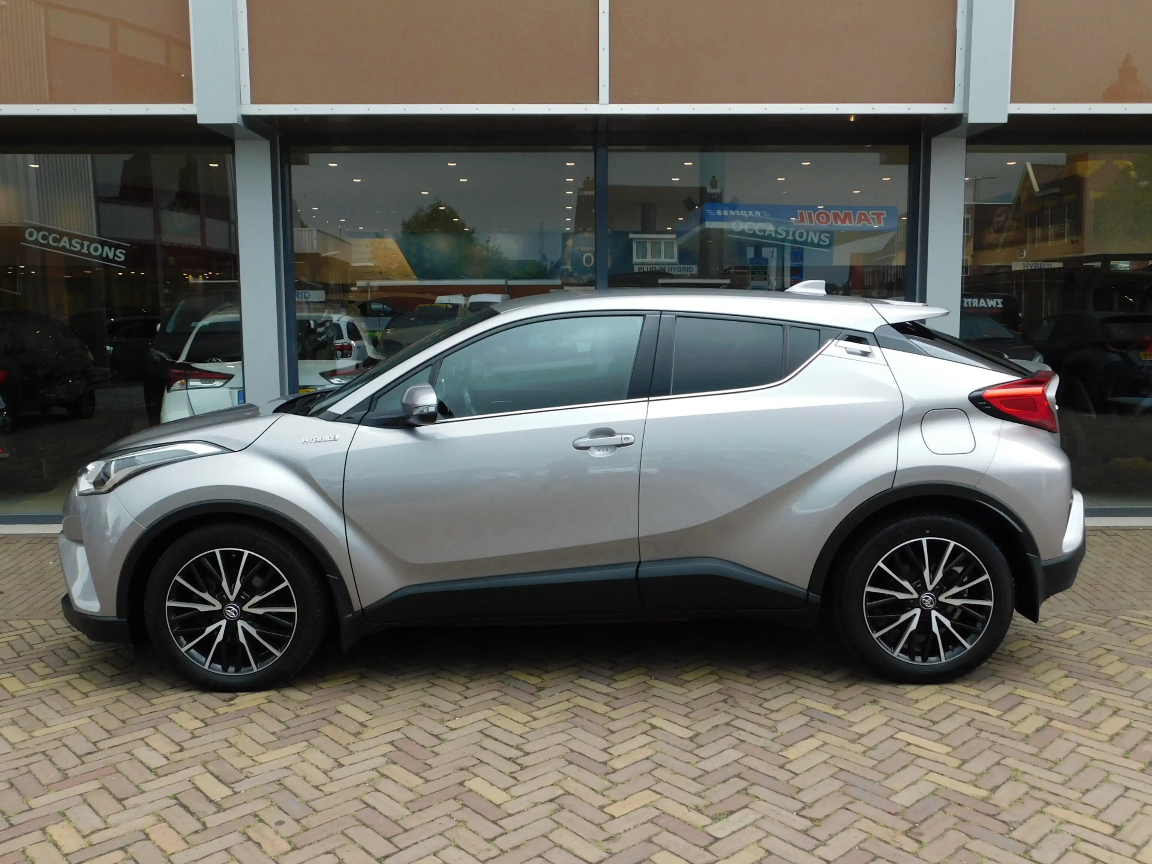 Toyota C-HR 1.8 Hybrid Dynamic — photo 4