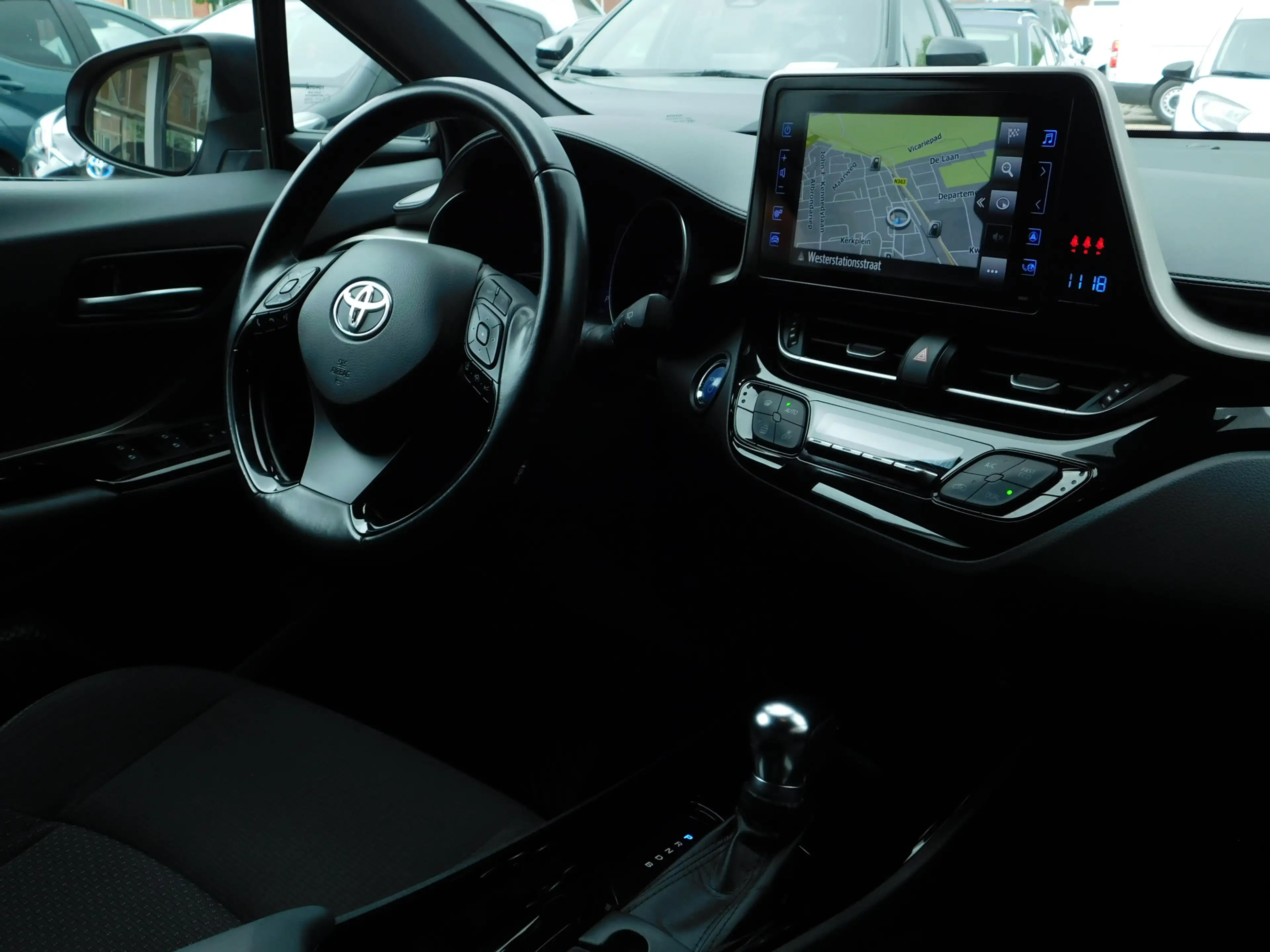 Toyota C-HR 1.8 Hybrid Dynamic — photo 9