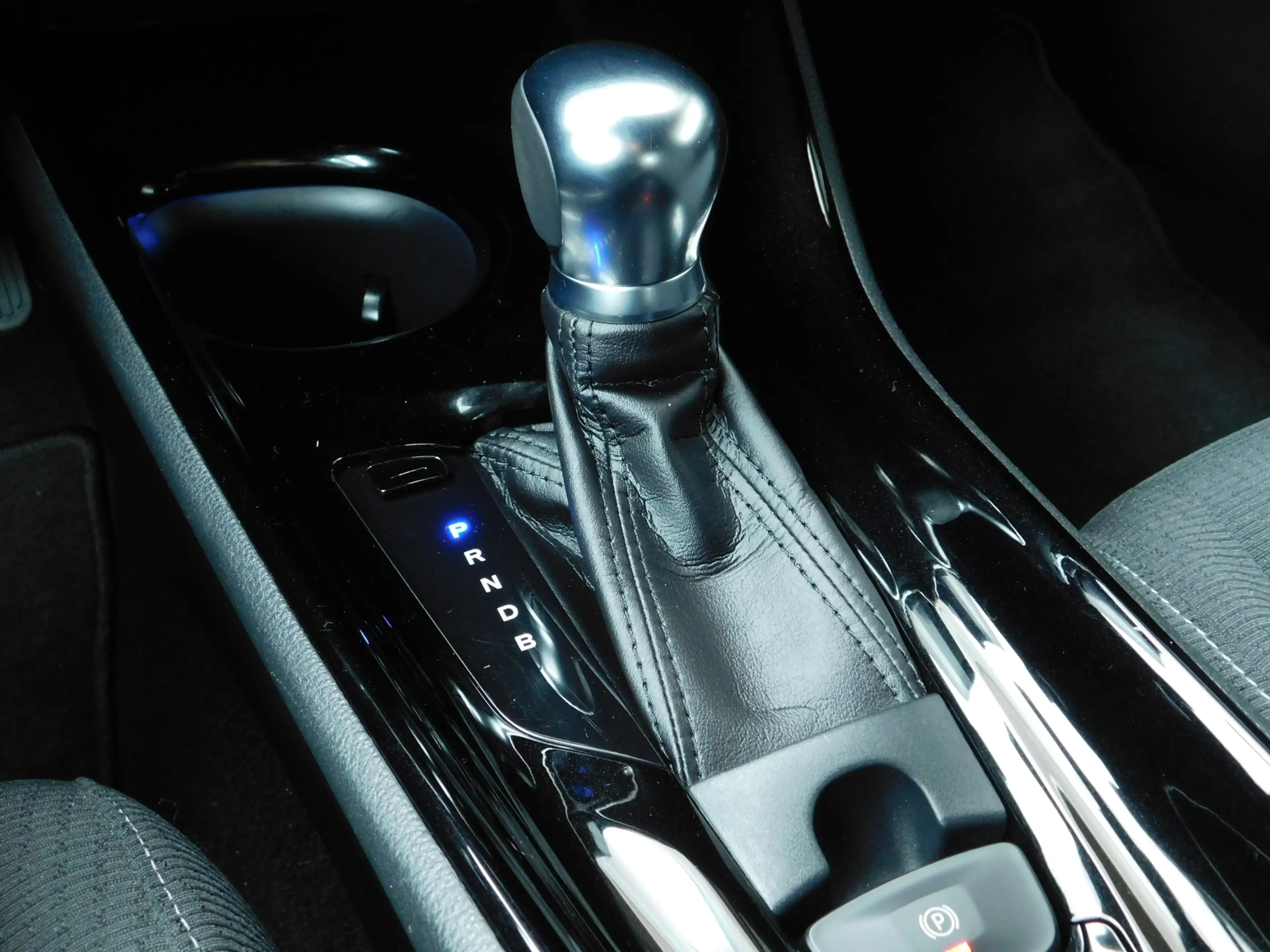 Toyota C-HR 1.8 Hybrid Dynamic — photo 17