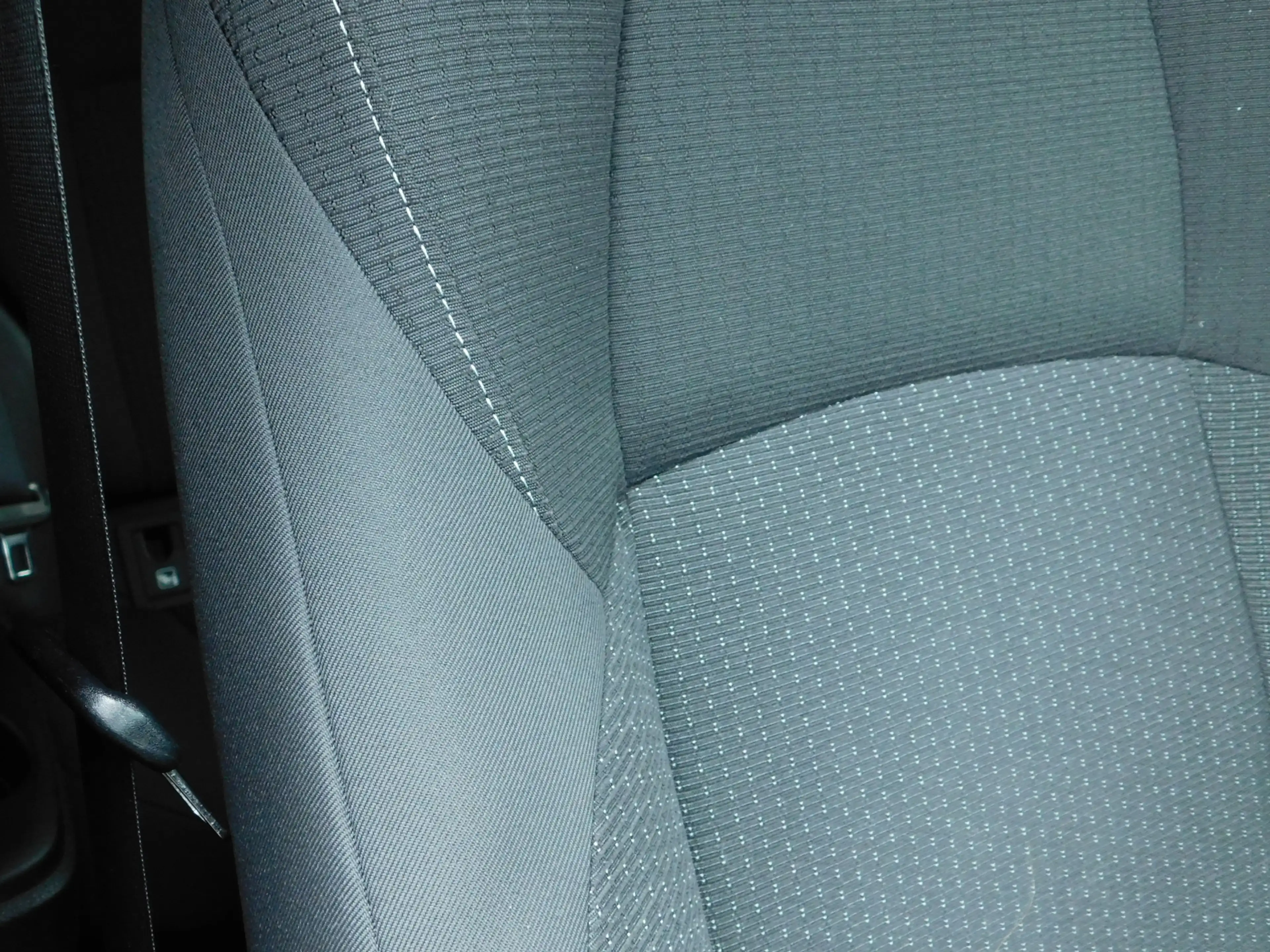 Toyota C-HR 1.8 Hybrid Dynamic — photo 12