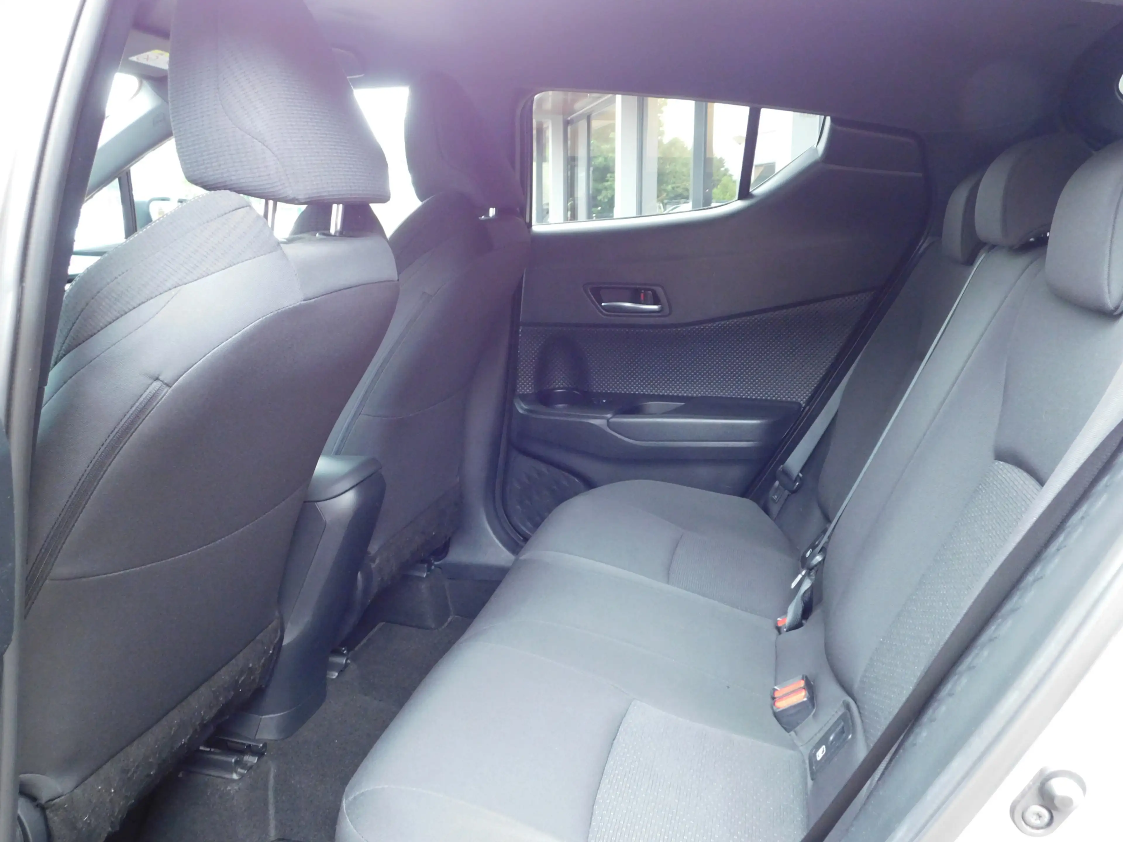 Toyota C-HR 1.8 Hybrid Dynamic — photo 13