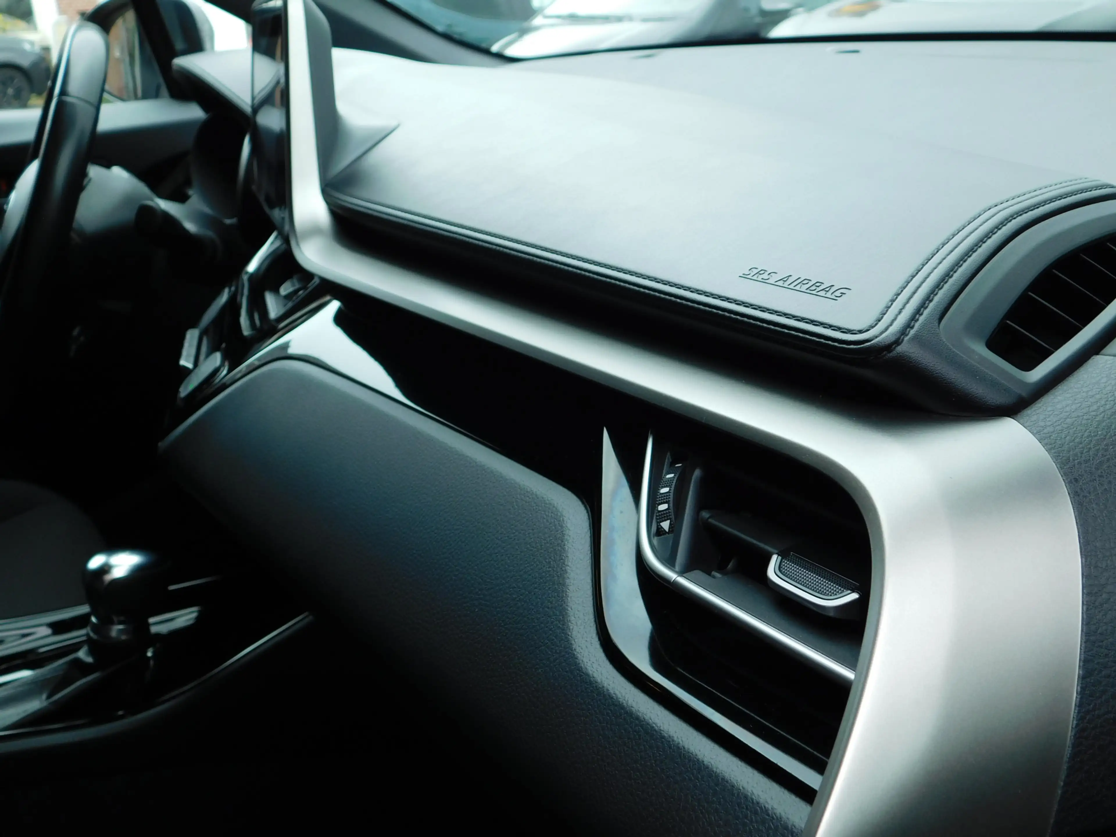 Toyota C-HR 1.8 Hybrid Dynamic — photo 16