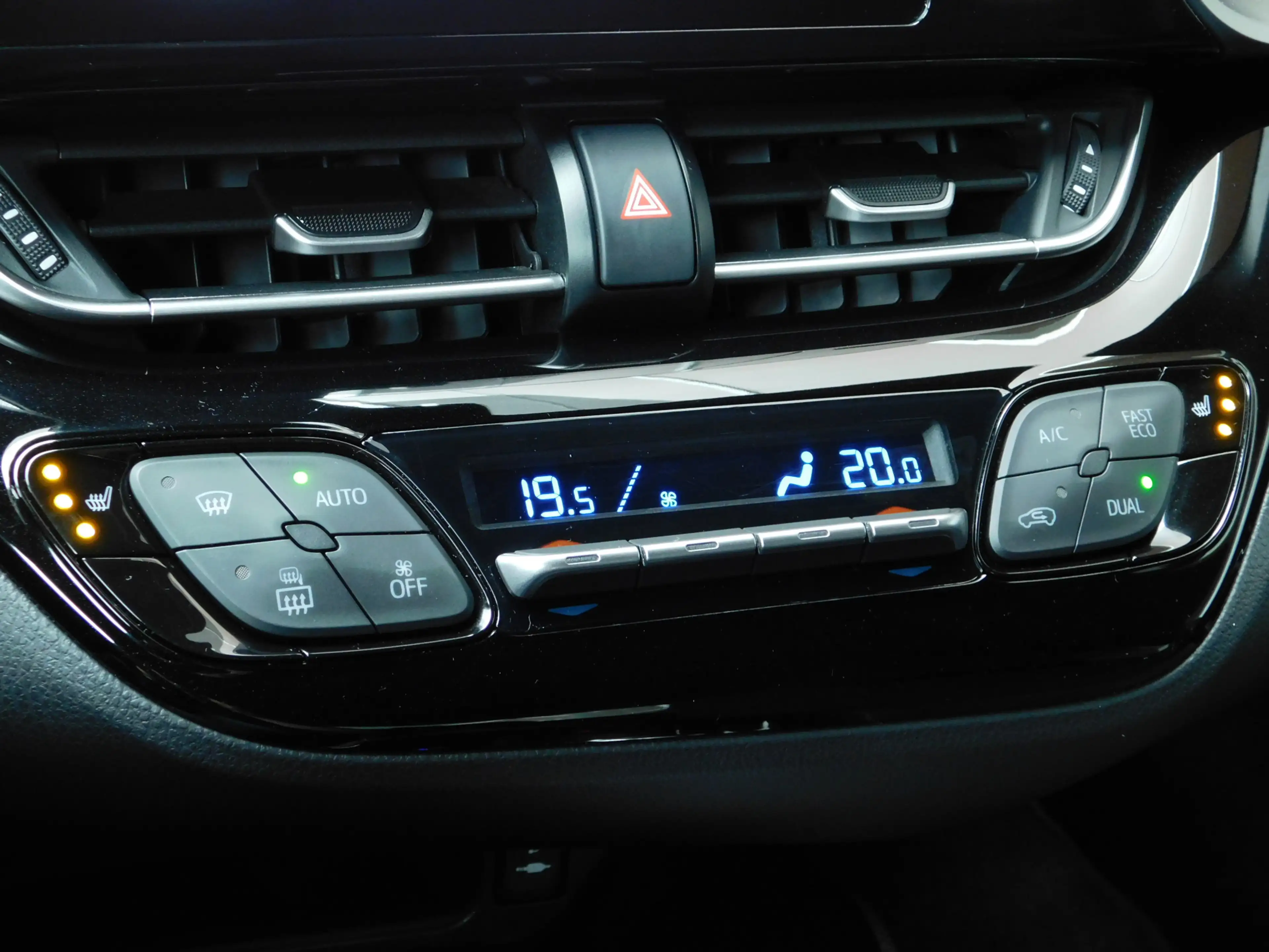 Toyota C-HR 1.8 Hybrid Dynamic — photo 18