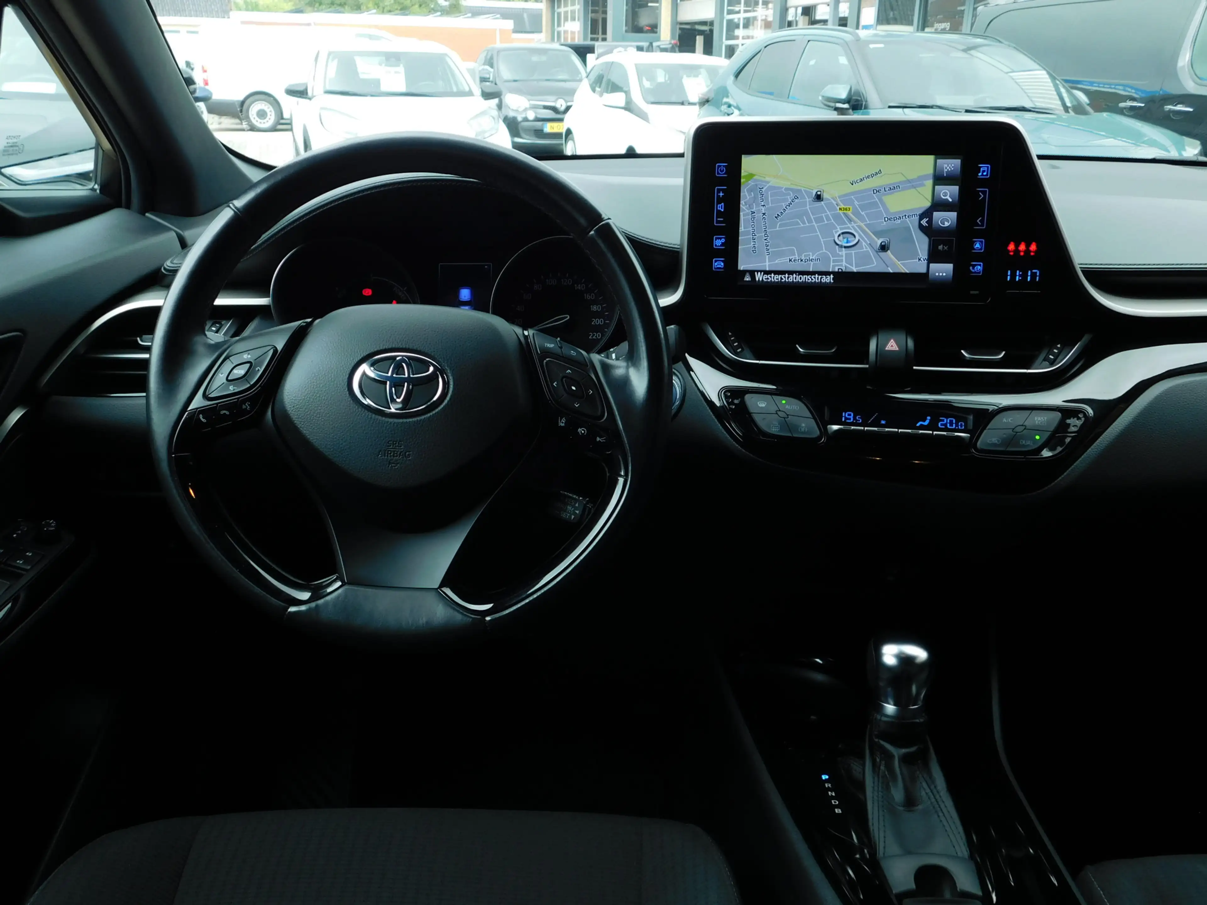 Toyota C-HR 1.8 Hybrid Dynamic — photo 10