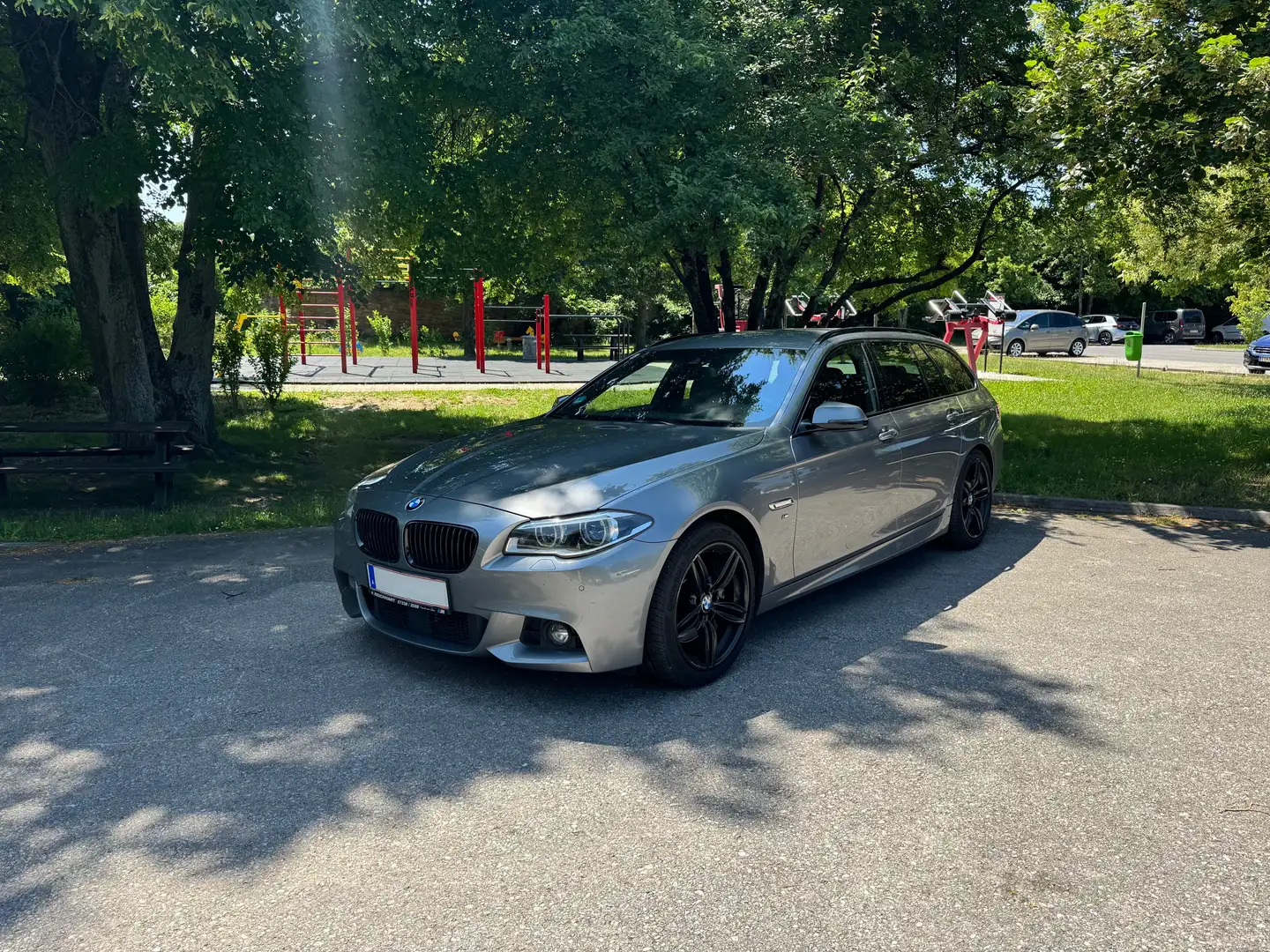 BMW 530 530d xDrive M-Paket Grau - 1