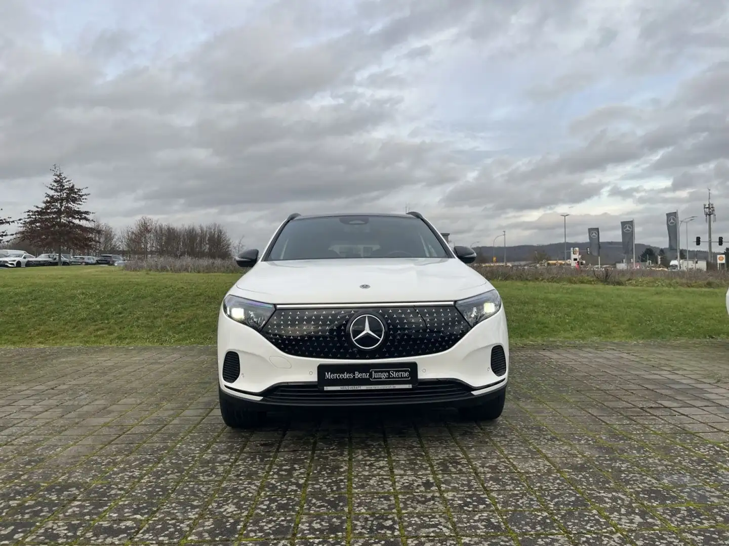 Mercedes-Benz EQA 350 4MATIC NIGHT+FAHRASSIST+TOTW+AMBIENTE Alb - 2