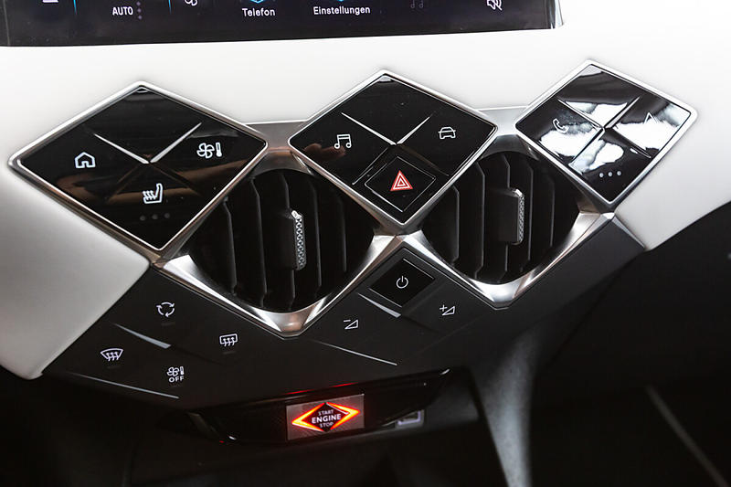 DS Automobiles DS 3 DS3 E-Tense 50,8kWh Collection Esprit de Voyage — photo 9