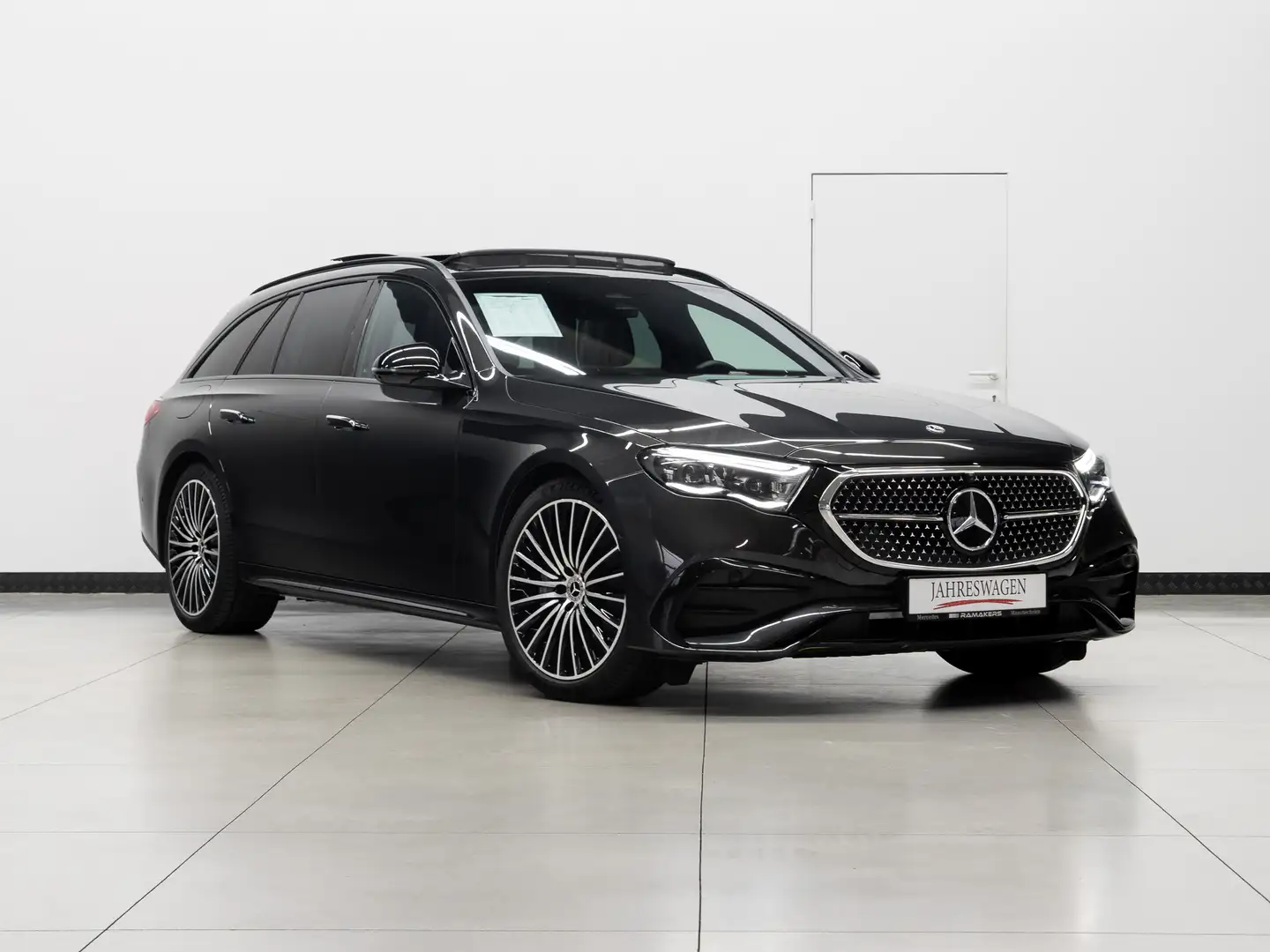 Mercedes-Benz E 300 de T AMG Premium Plus Night 20" Nappaleder PANO Gris - 2