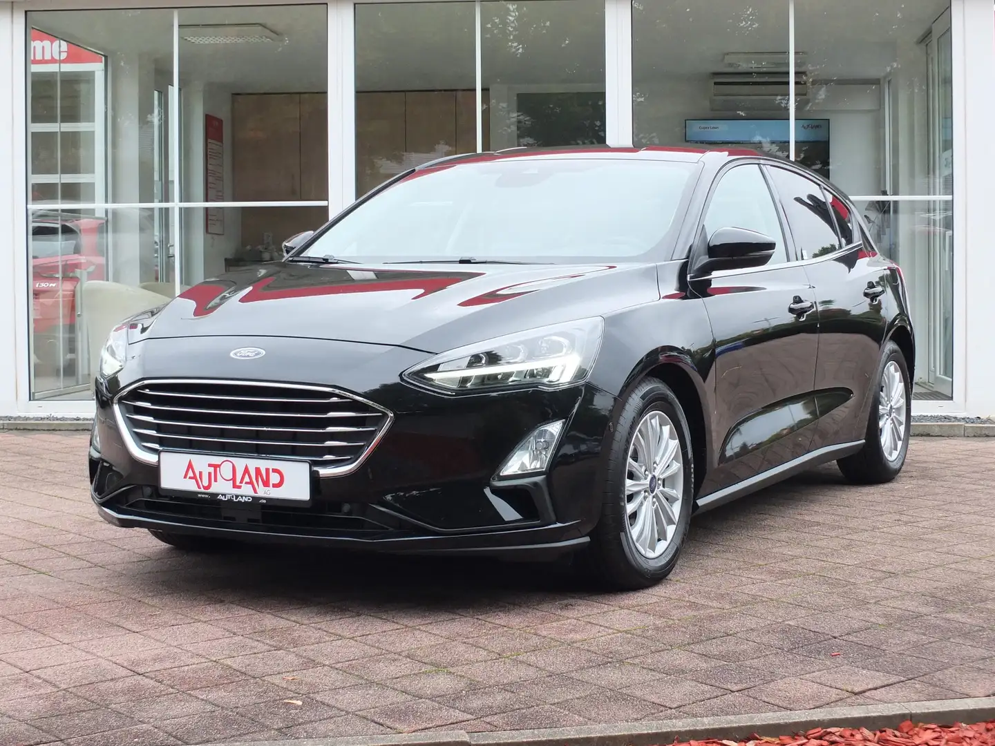 Ford Focus 1.0 M-Hybrid LED Navi Sitzheizung Tempomat Noir - 2