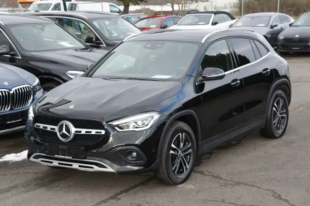 Mercedes-Benz GLA 220 d 4Matic*AHK*PANO*LED*KAM*BLIS*