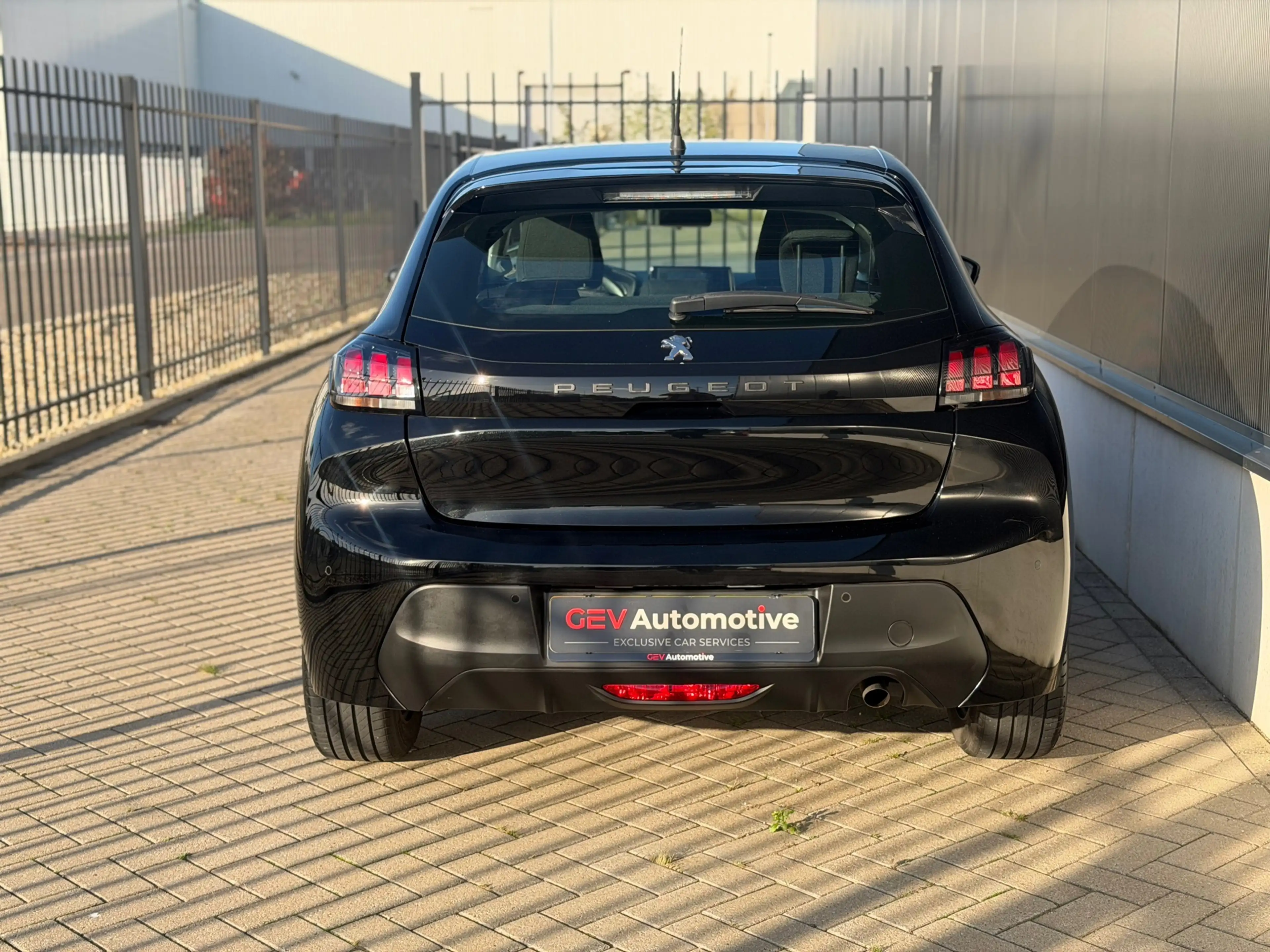 Peugeot 208 1.2 PureTech Active Navi Carplay Cruise Control Ni — photo 6