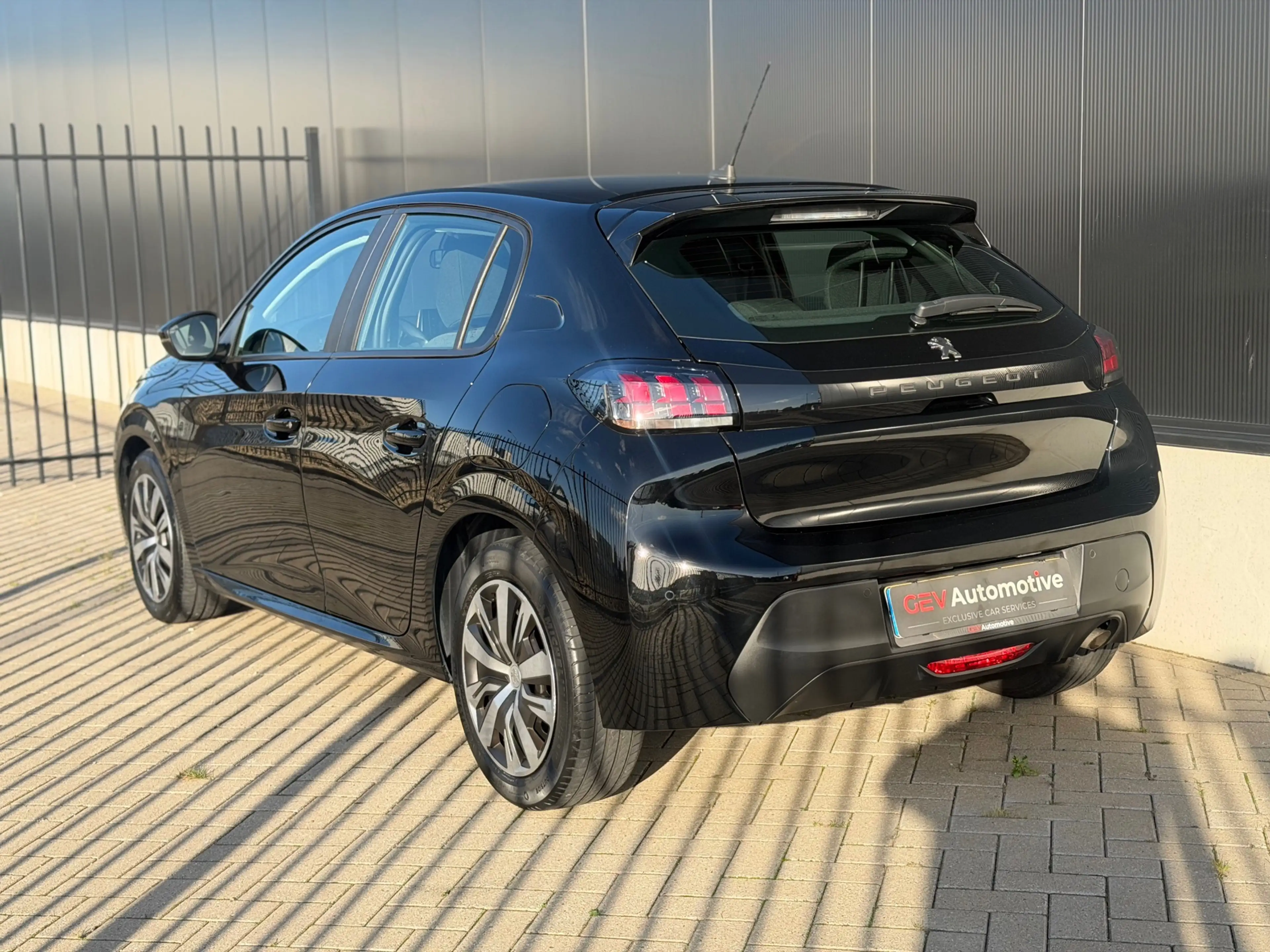 Peugeot 208 1.2 PureTech Active Navi Carplay Cruise Control Ni — photo 7