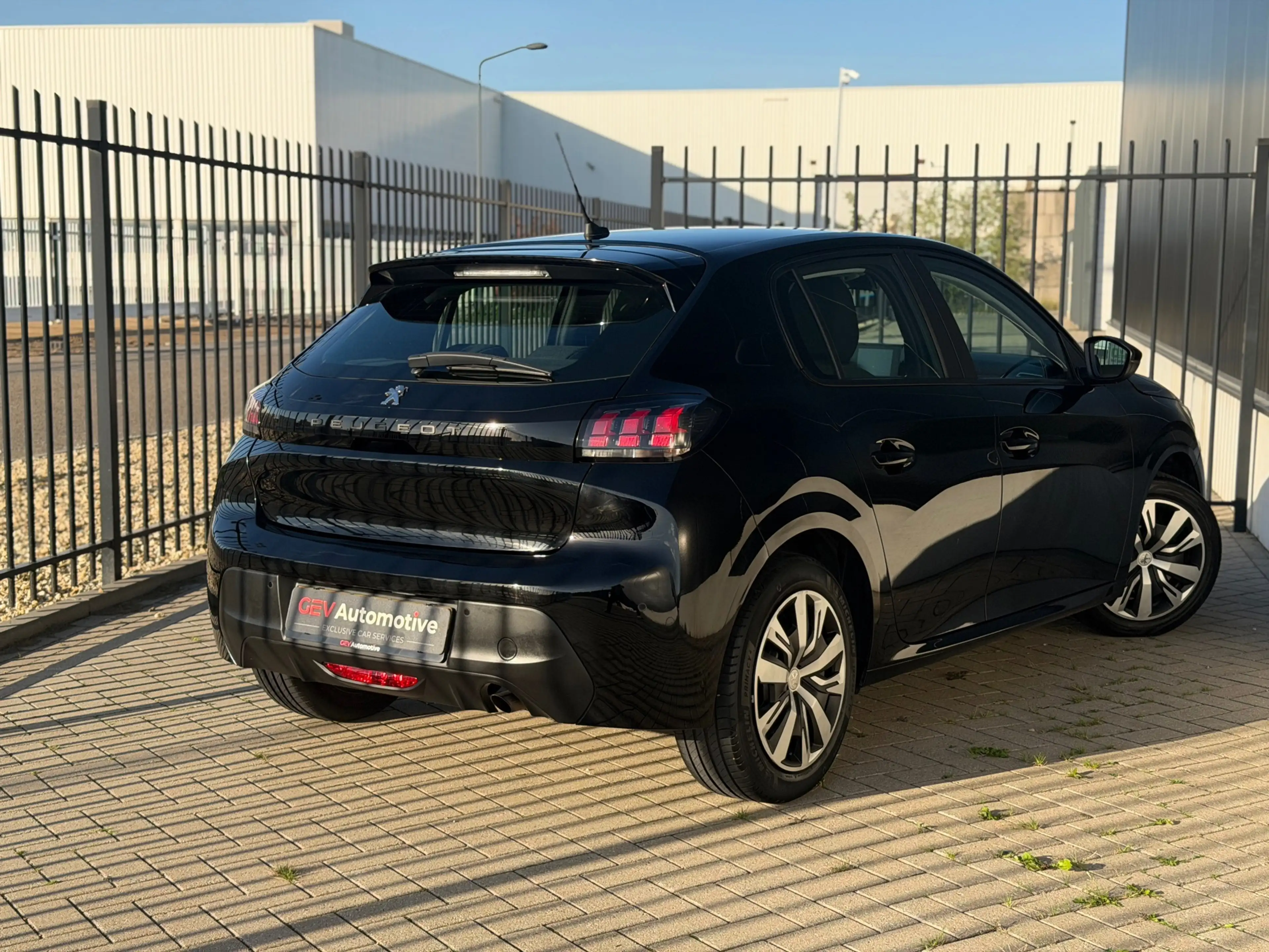Peugeot 208 1.2 PureTech Active Navi Carplay Cruise Control Ni — photo 8