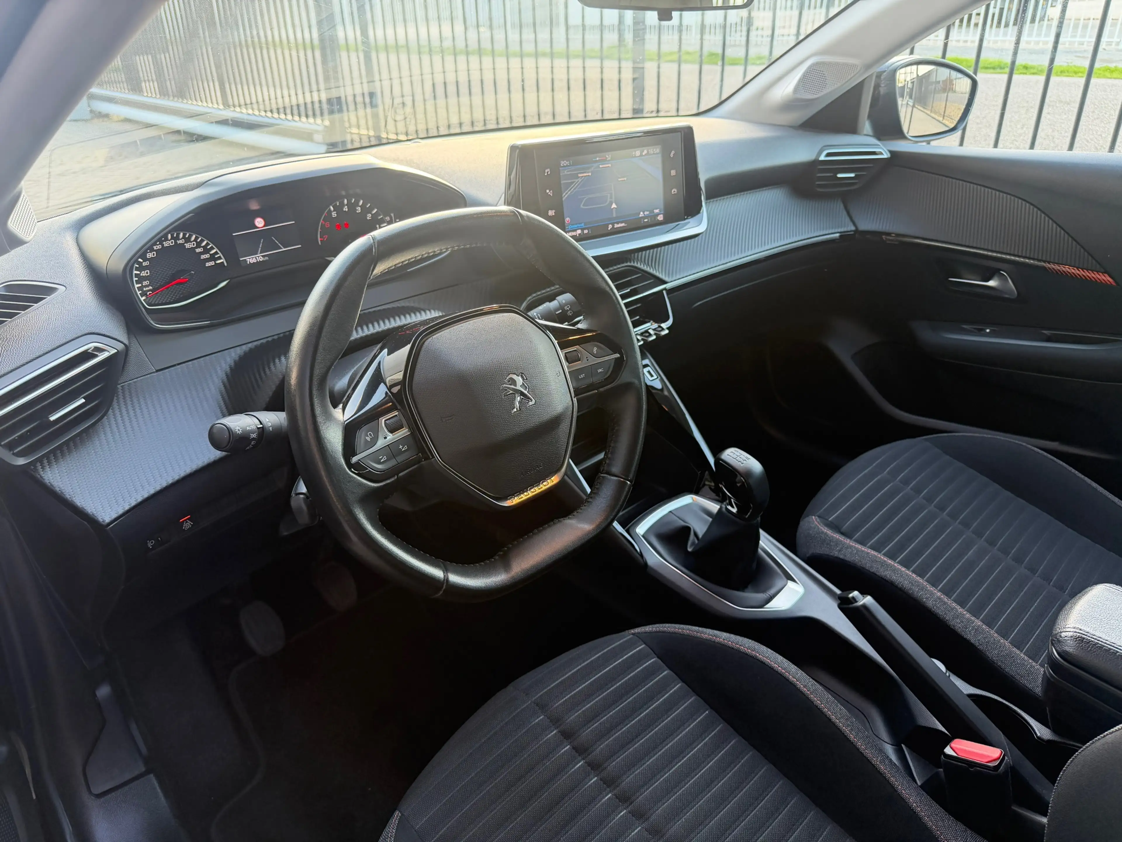 Peugeot 208 1.2 PureTech Active Navi Carplay Cruise Control Ni — photo 10