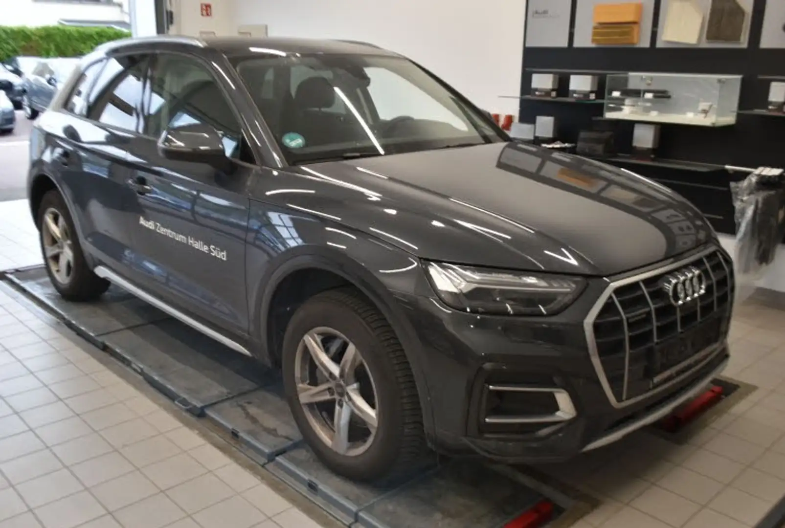 Audi Q5 40 TDI qu advanced ACC DAB Kamera Matrix LED Grau - 2