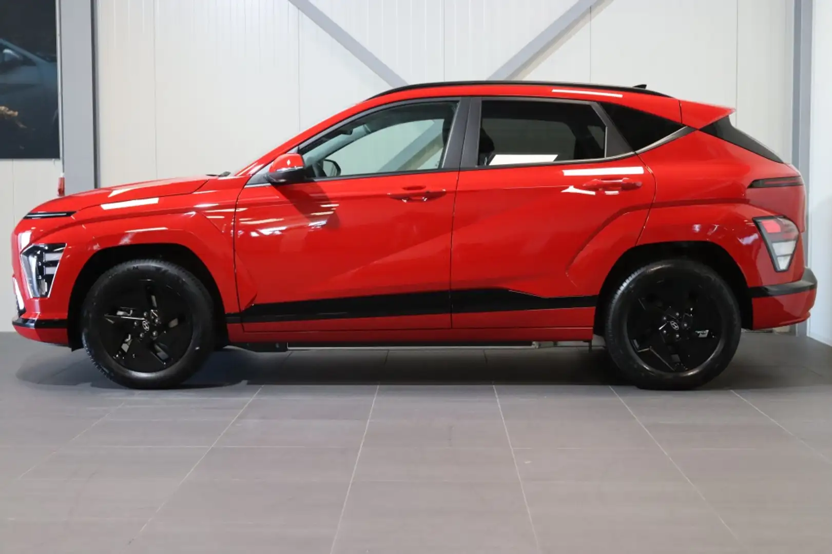 Hyundai KONA Electric Pure Edition 64.8 kWh | DIRECT LEVERBAAR! Rouge - 2