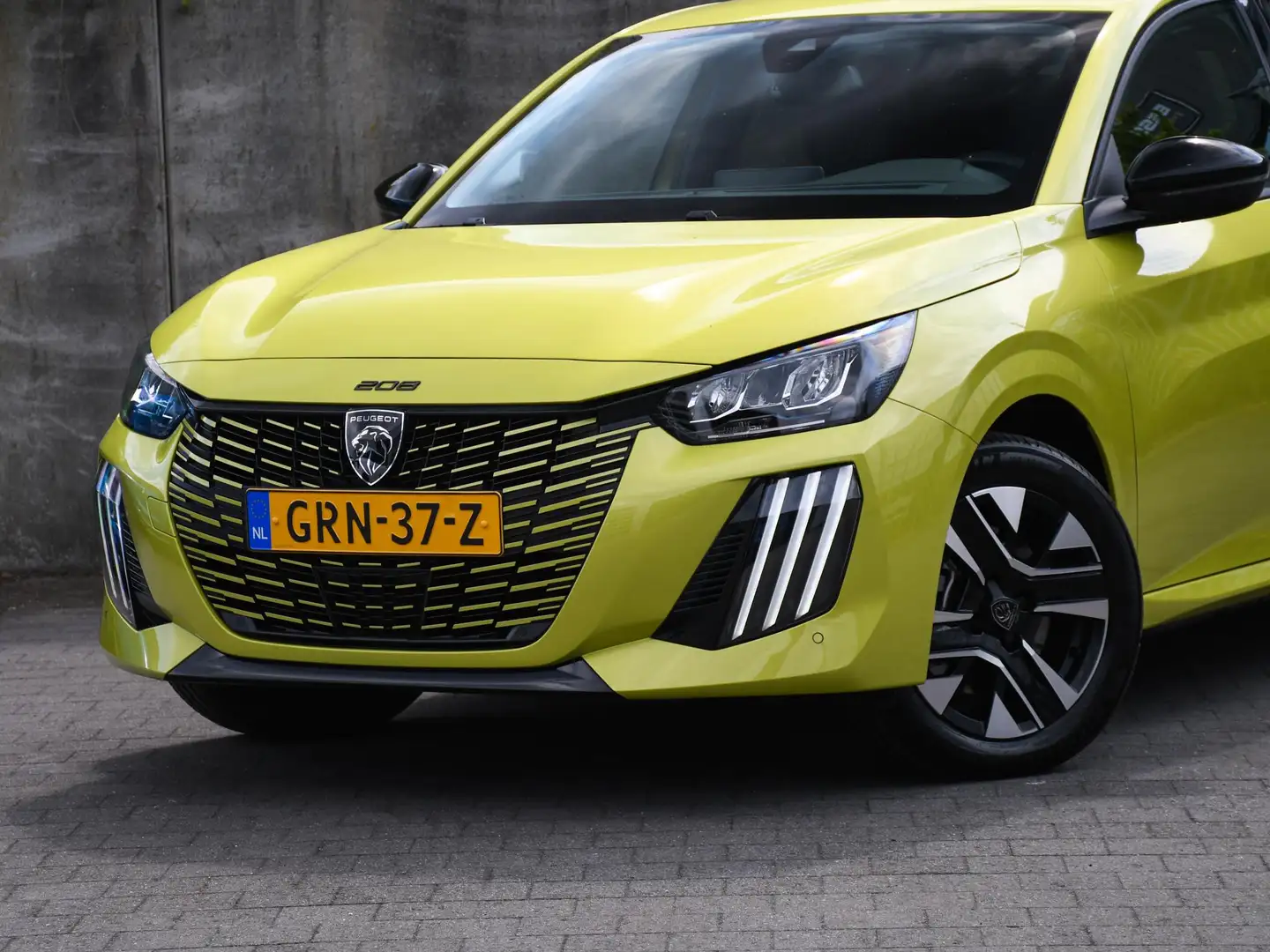 Peugeot e-208 EV Style 50kWh 136pk Automaat NAVI | CRUISE | APPL Geel - 2