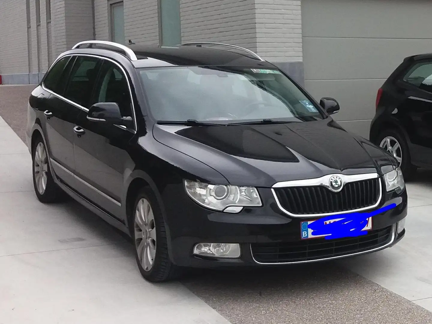 Skoda Superb Superb Combi 2.0 TDI PD DSGElegance Noir - 1