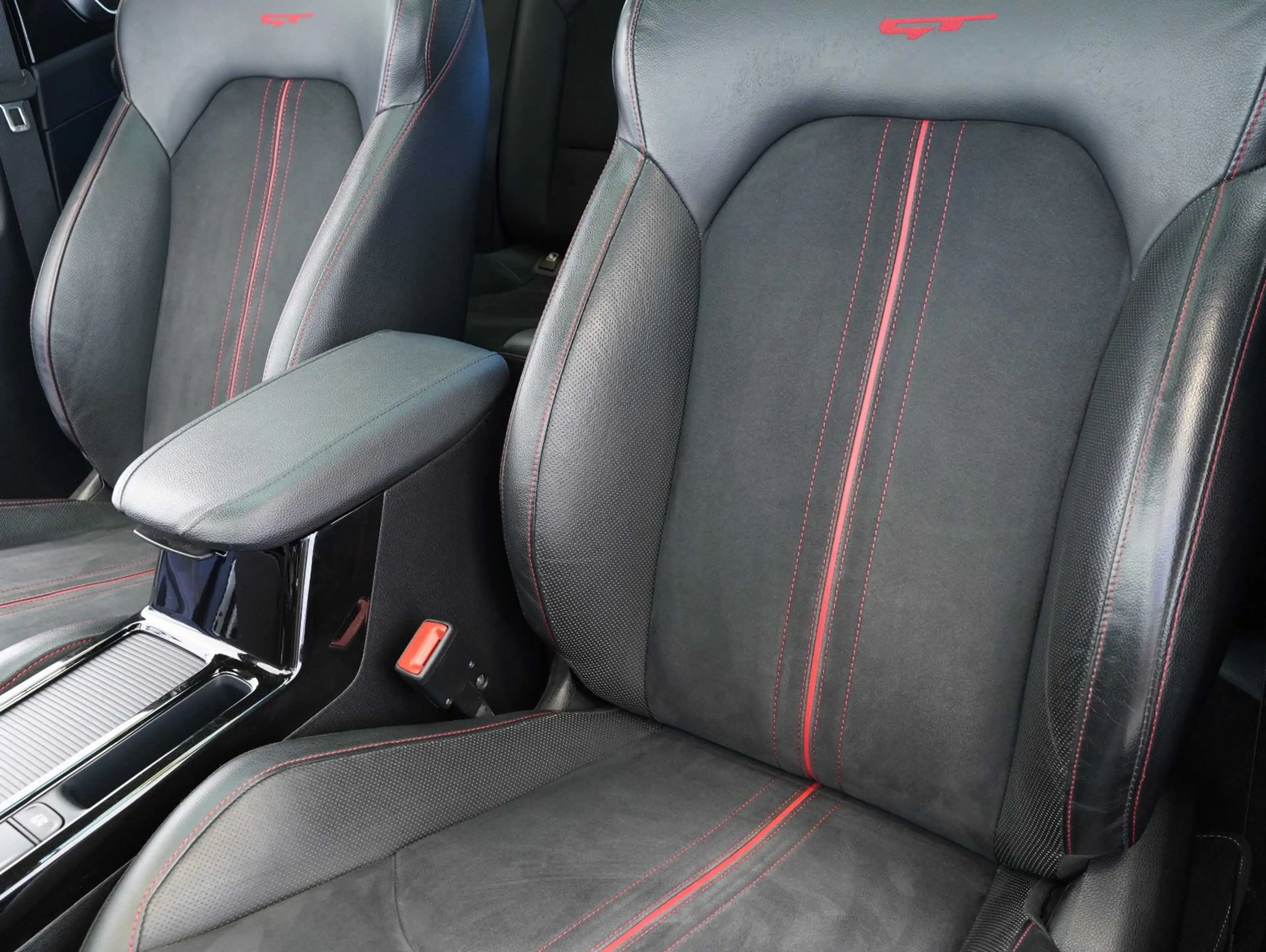 Kia Ceed / cee'd 1.6T-GDI GT LED/NAVI/ACC/PANO — photo 13