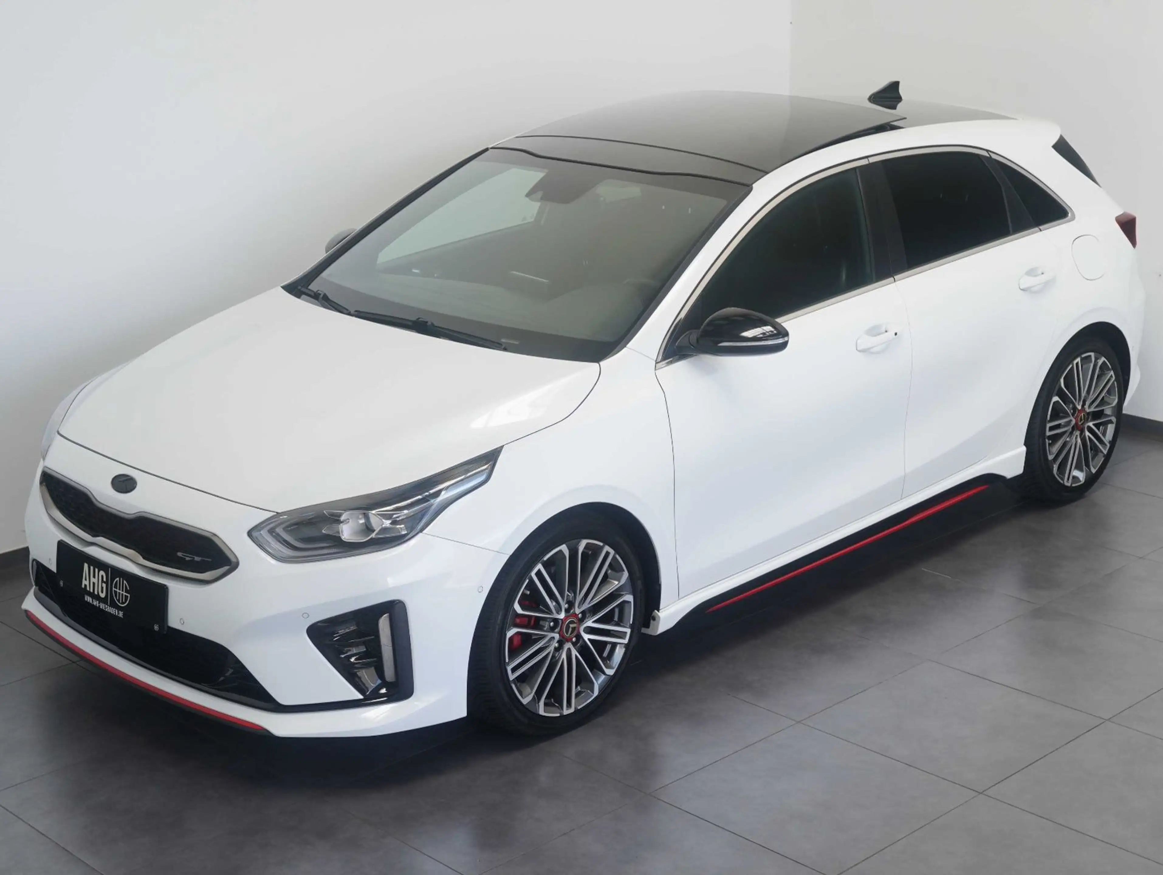 Kia Ceed / cee'd 1.6T-GDI GT LED/NAVI/ACC/PANO — photo 5